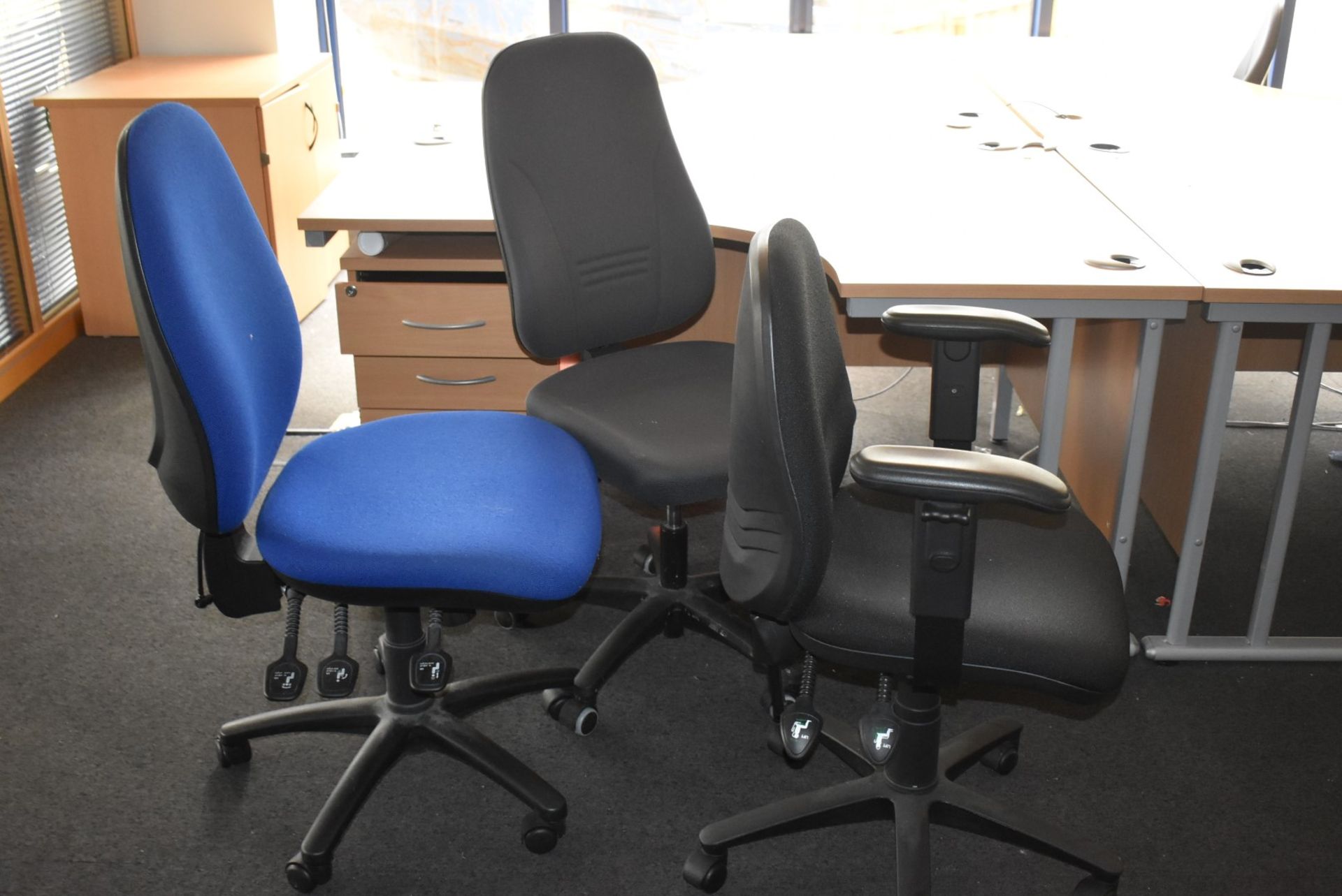 14 x Assorted Office Swivel Chairs - CL529 - Location: Wakefield WF2