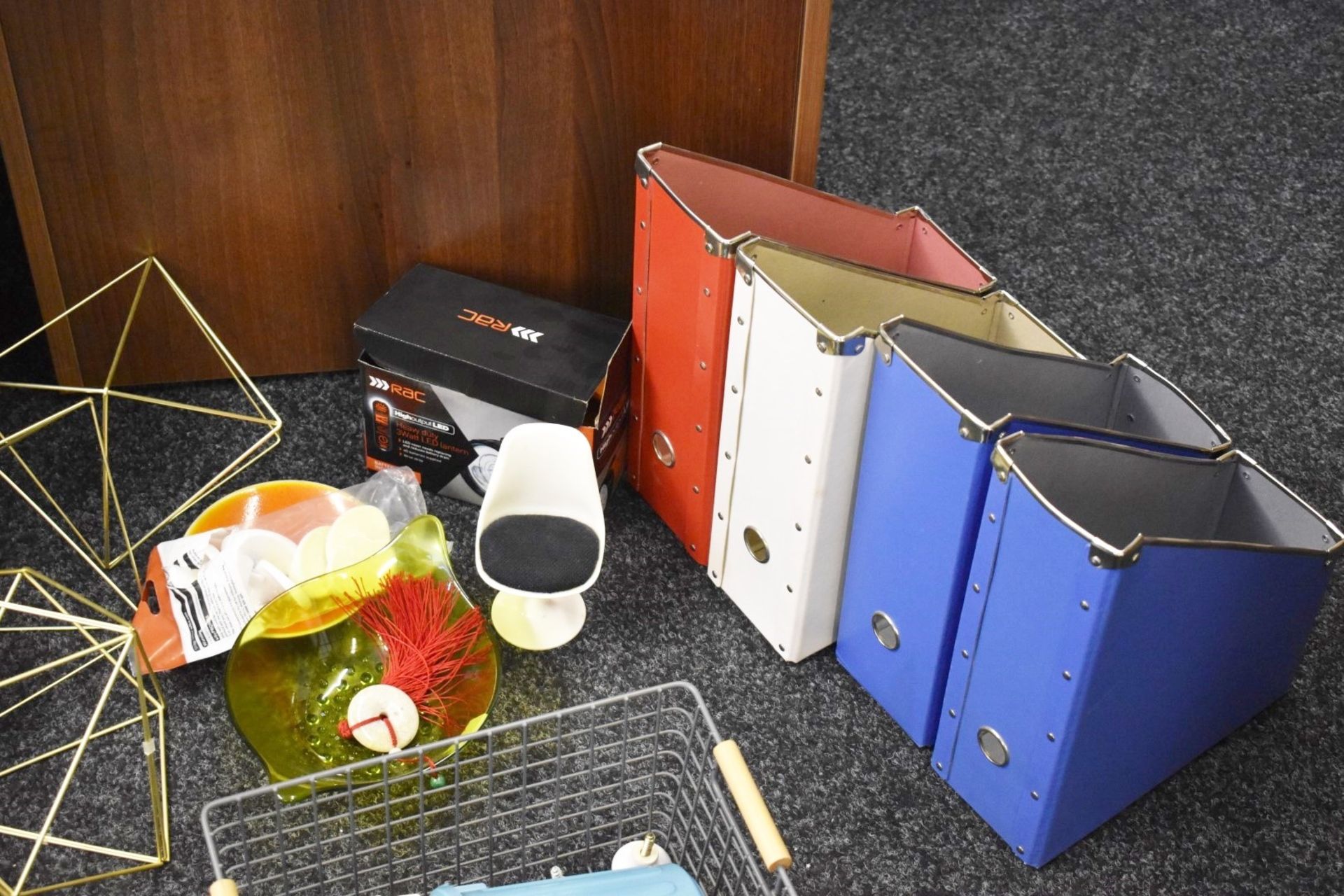 1 x Assorted Collection of Various Items - Includes Vases, Globe, Work Boots, File Holders, Pictures - Bild 6 aus 9