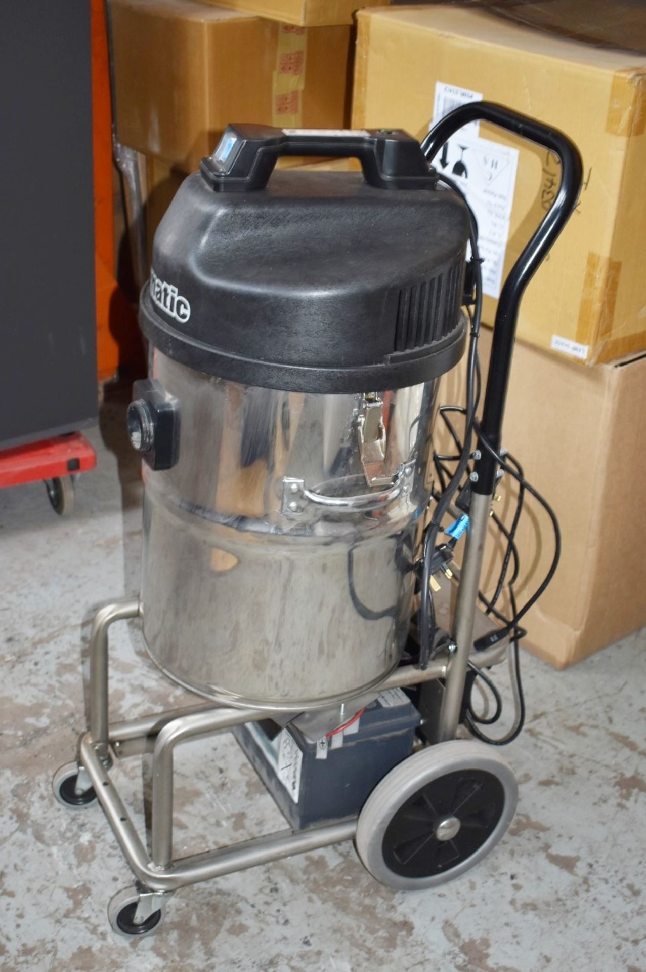 1 x Numatic WVDB750 Battery Powered Wet & Dry Vacuum Cleaner With Stainless Steel Body - Image 4 of 7