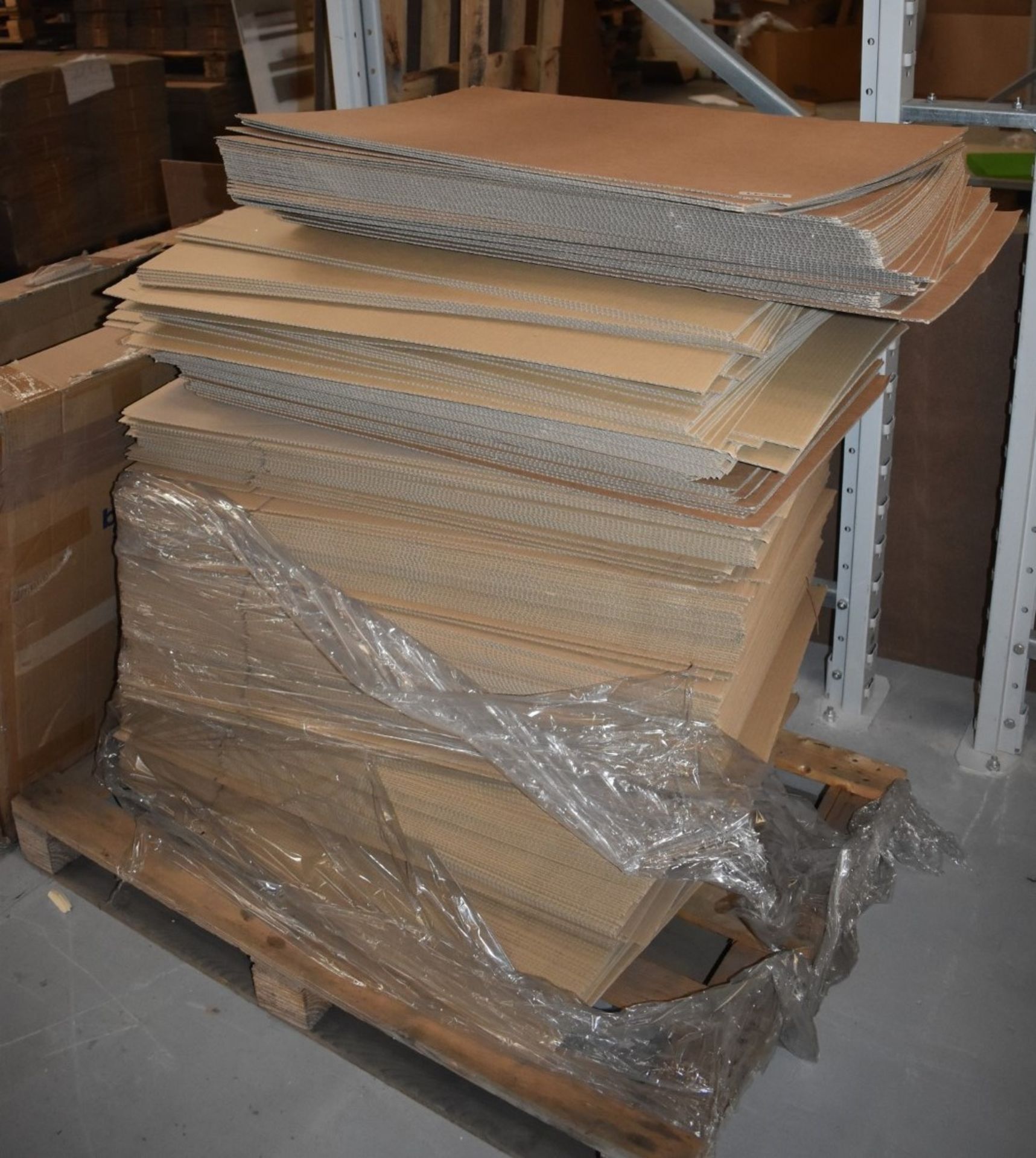 1 x Pallet of Cardboard Sheets - Used For Packing and Shipping Pallet Protection - Approx Sizse 90 x