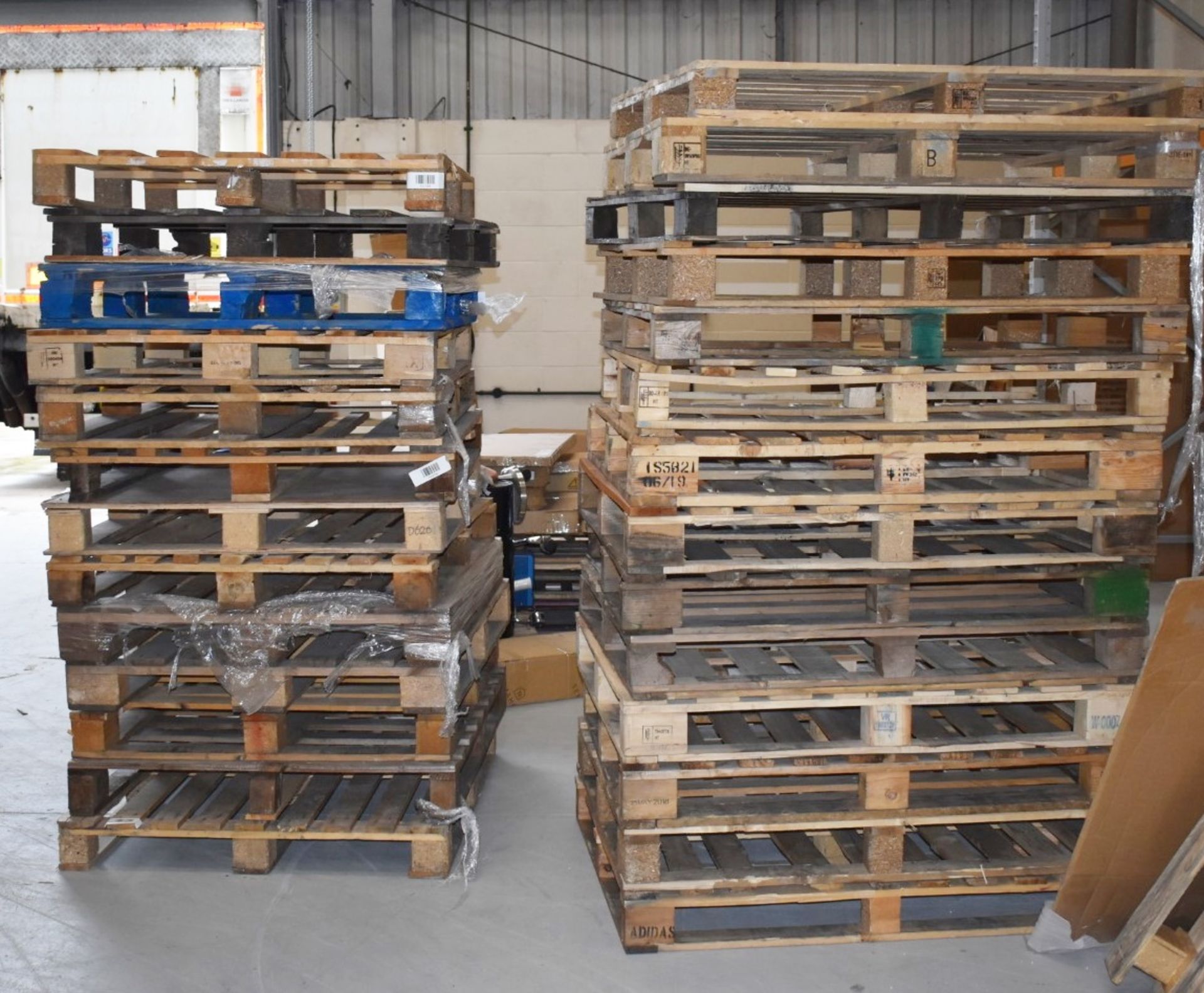 Approx 120 x UK Sized Pallets - 120 x 100 cm Wooden Pallets From Warehouse Clearance - The Pallets - Image 11 of 11