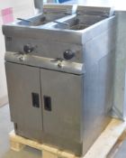 1 x Lincat Twin Basket Commercial Fryer With Stainless Steel Finish, Lower Warming Cupboard and