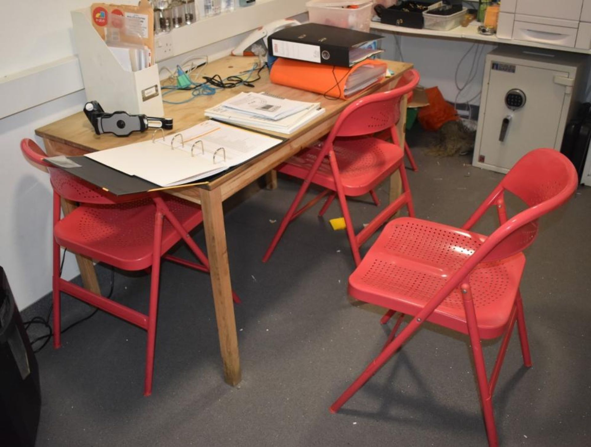 1 x Rectangular Wooden Table With Four Red Folding Chairs - CL489 - Location: Putney, London, SW15