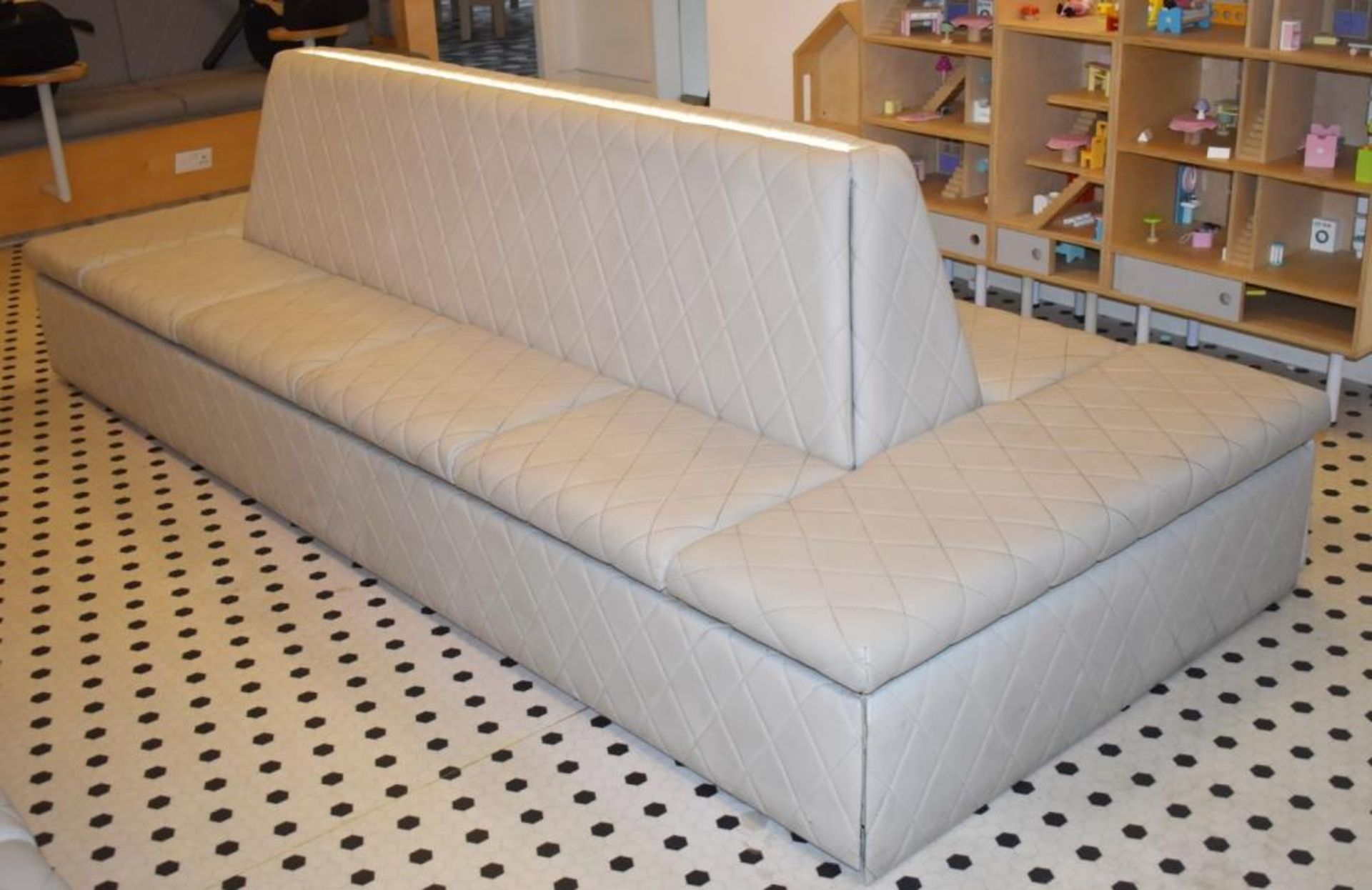 1 x Central Seating Banquette in a Contemporary Diamond Faux Grey Leather - Quality Craftsmanship - Image 2 of 7