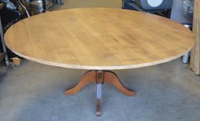 1 x Very Large Round Restaurant Table With Wooden Base - Dimensions: Diameter 179cm, H75cm - Ref643