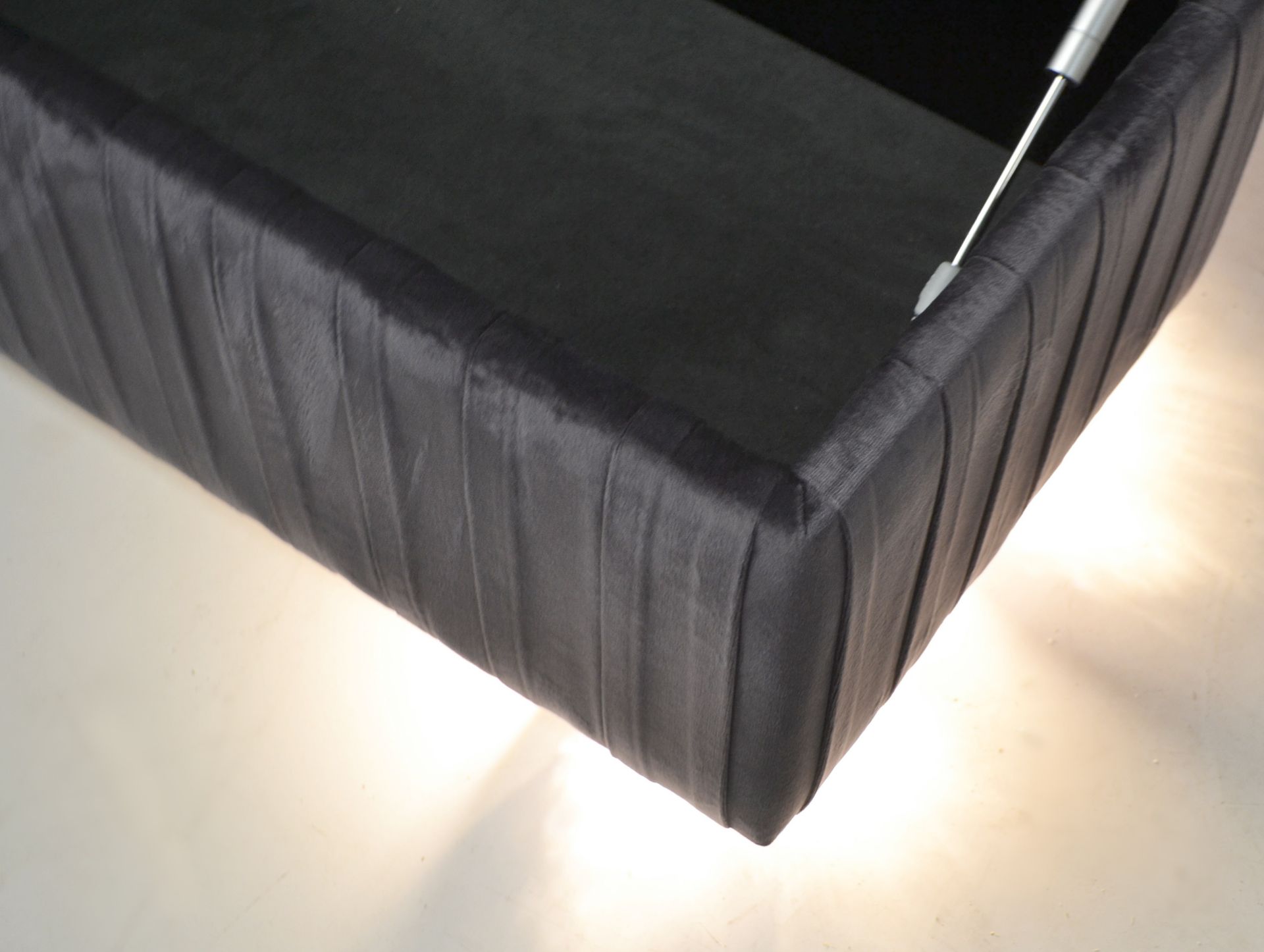 1 x REFLEX 'Plisse' Pleated Ottoman / Bedroom Bench In Plum With 'Illuminated' Spherical Glass Feet - Image 4 of 11