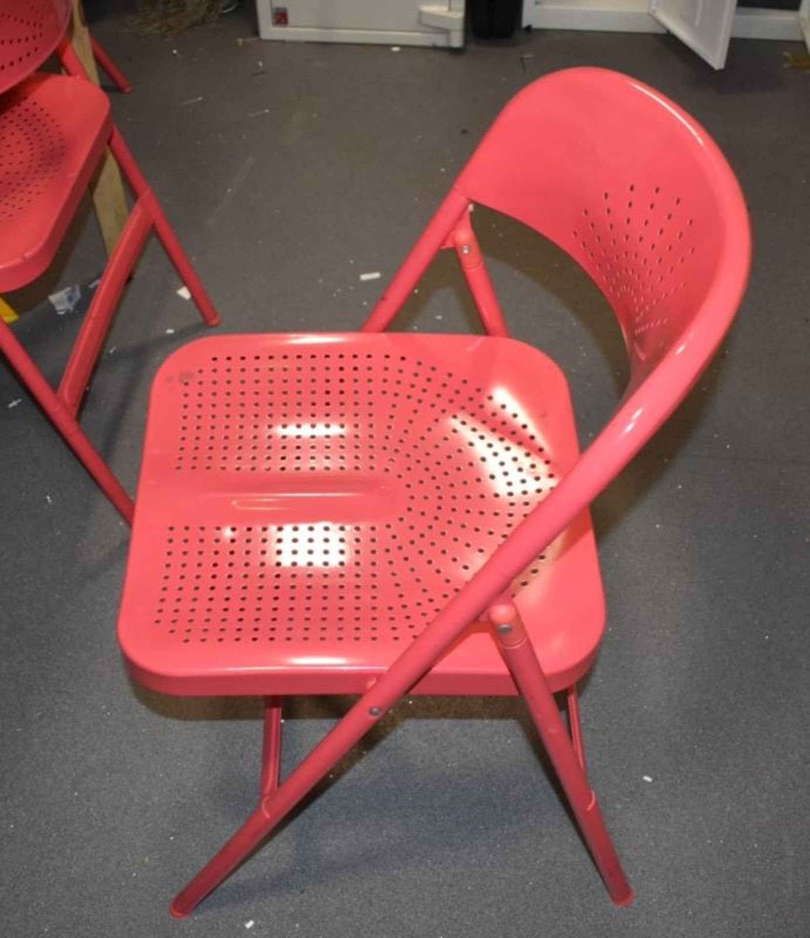 1 x Rectangular Wooden Table With Four Red Folding Chairs - CL489 - Location: Putney, London, SW15 - Image 2 of 2