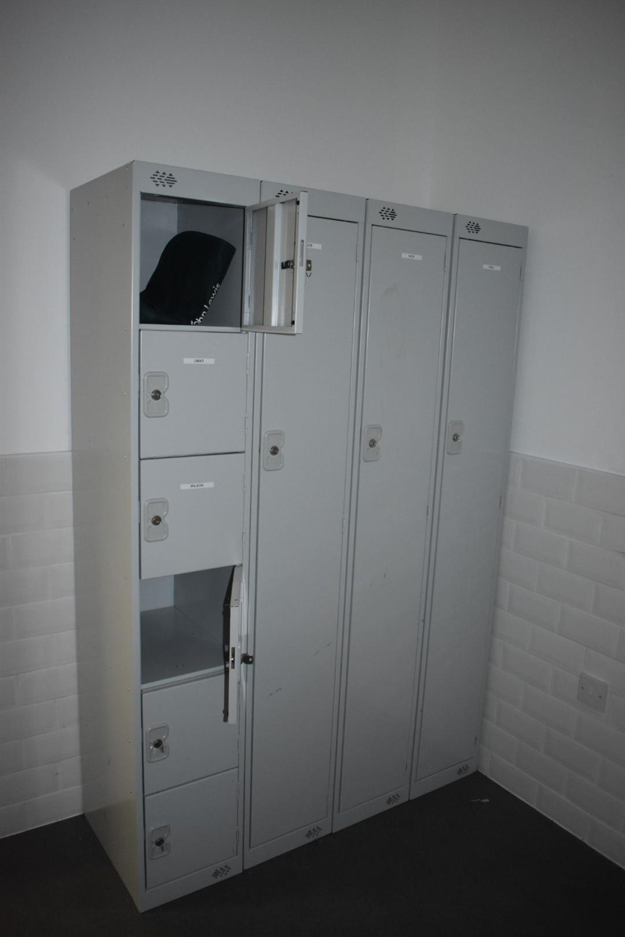 1 x Set of Staff Lockers - CL489 - Location: Putney, London, SW15 - Image 2 of 2