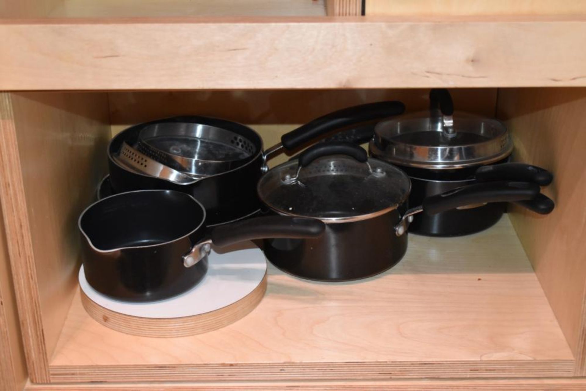 Large Collection of Kitchen Accessories Including Pans, Tubs, Bowls, Knife Set and Utensils etc - - Image 2 of 19