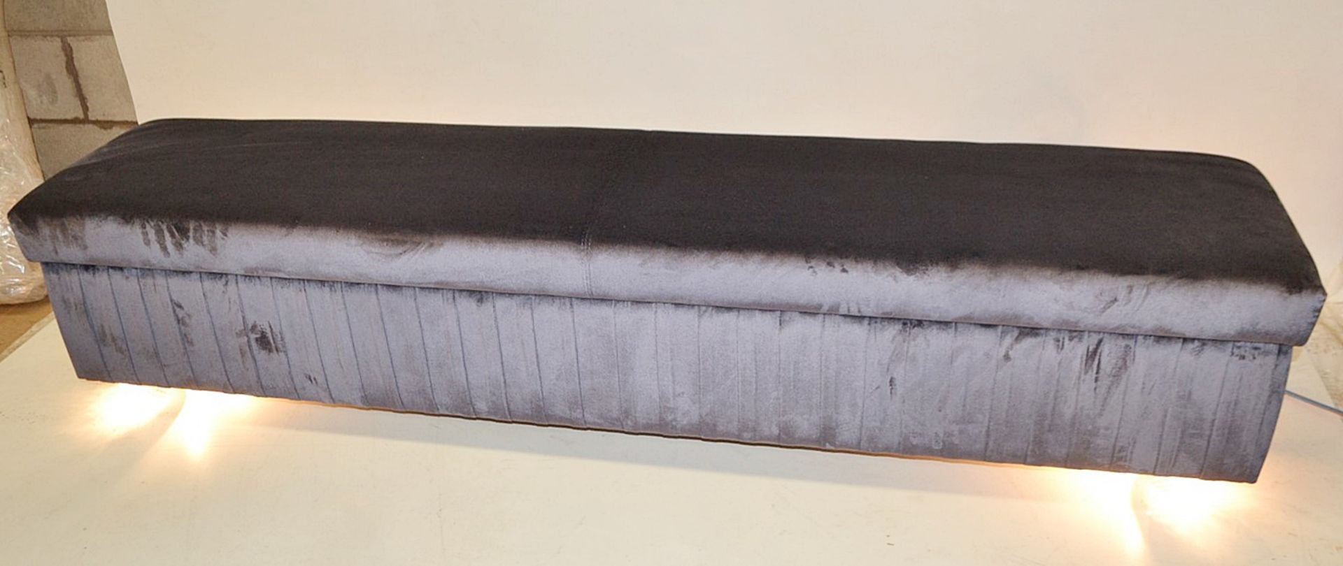 1 x REFLEX 'Plisse' Pleated Ottoman / Bedroom Bench In Plum With 'Illuminated' Spherical Glass Feet - Image 3 of 11