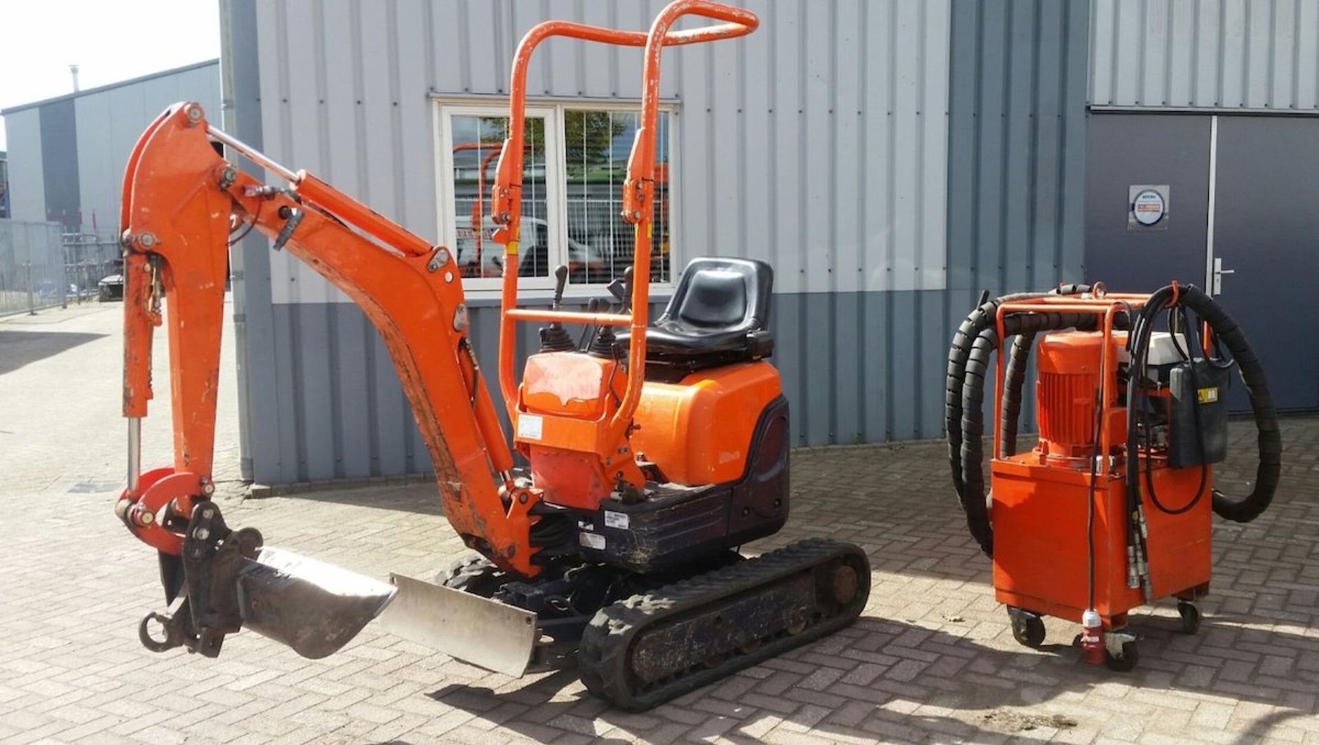 2011 Kubota U10-3 Electric Micro Mini Excavator - CL505 - Location: London SW8 Description  2011