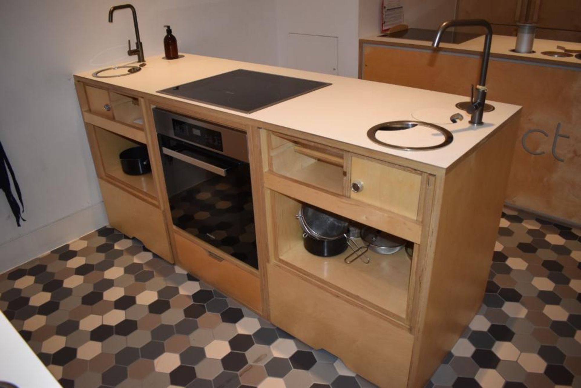 1 x Freestanding Kitchen Unit With Miele Oven and Ceramic Hob, Mixer Taps With Sink Bowls, Pop Up Pl - Image 11 of 18