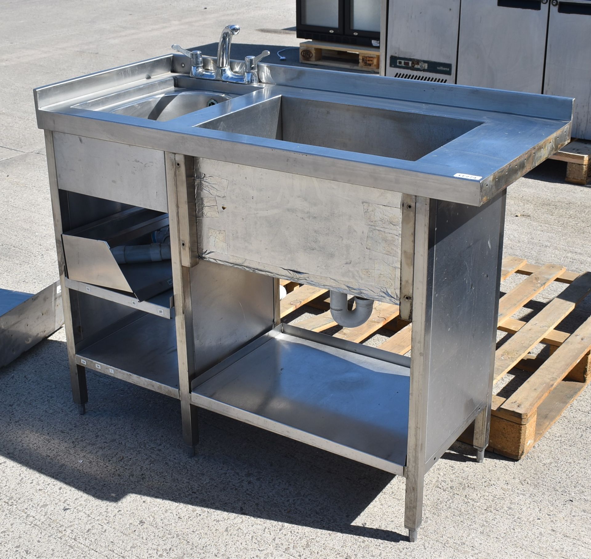 1 x Stainless Steel Wash Basin Unit For Commercial Kitchens - H87 x W117 x D53 cms - CL282 - Ref - Image 6 of 8