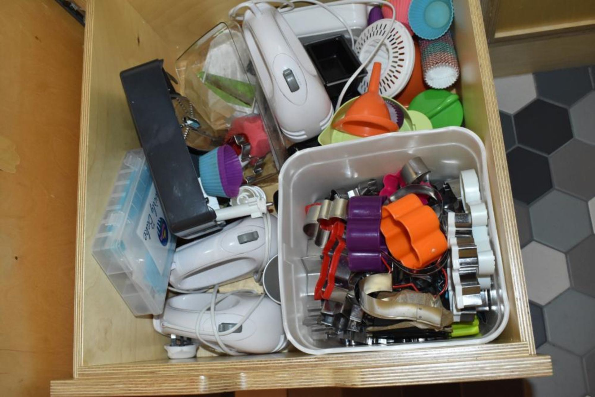 Large Selection of Kitchen Utensils and Baking Accessories - Contents of Four Large Drawers - Includ - Image 8 of 10