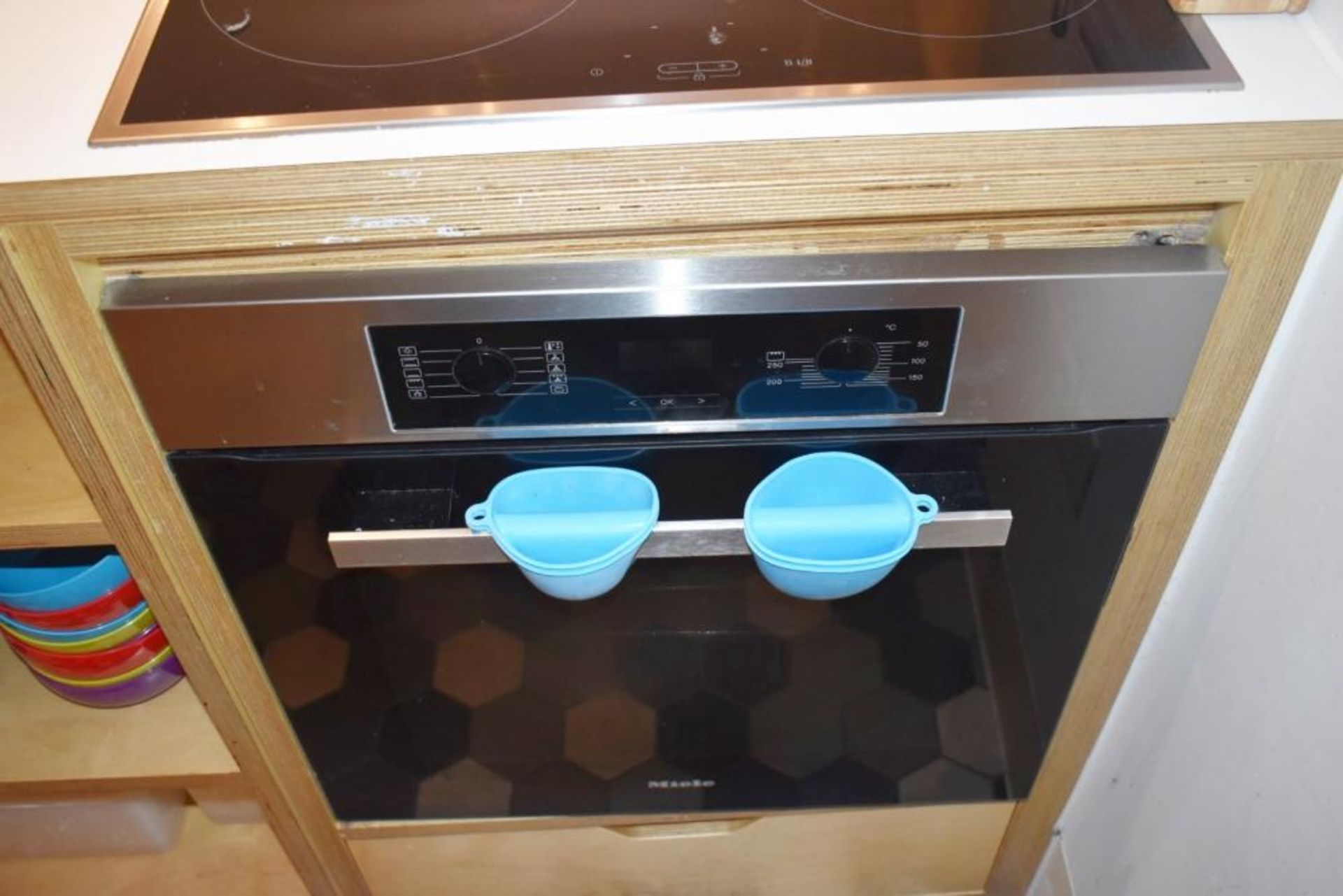 1 x Freestanding Kitchen Unit With Miele Oven and Ceramic Hob, Mixer Tas With Sink Bowl, Pop Up Plug - Image 8 of 14