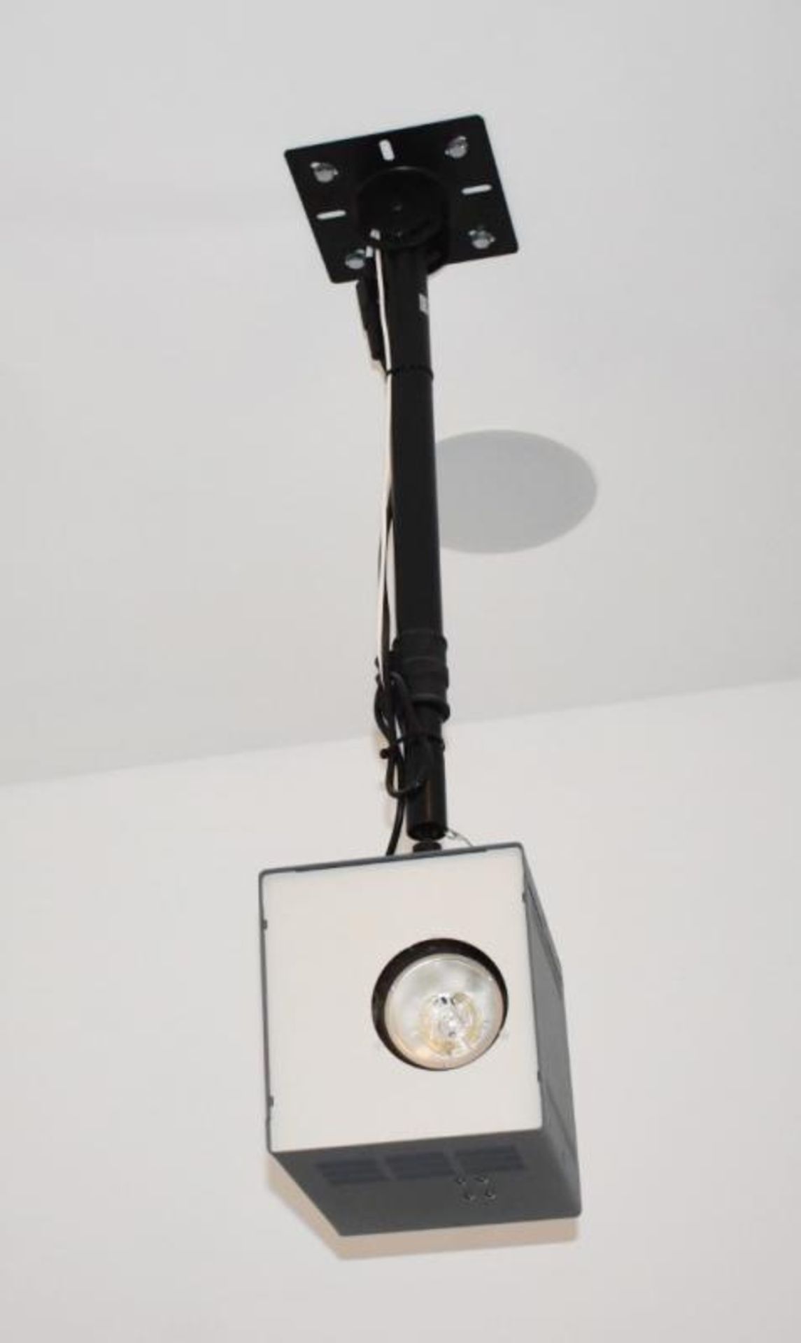 1 x Flash Light With Ceiling Bracket - CL489 - Location: Putney, London, SW15 Auction details:Lots