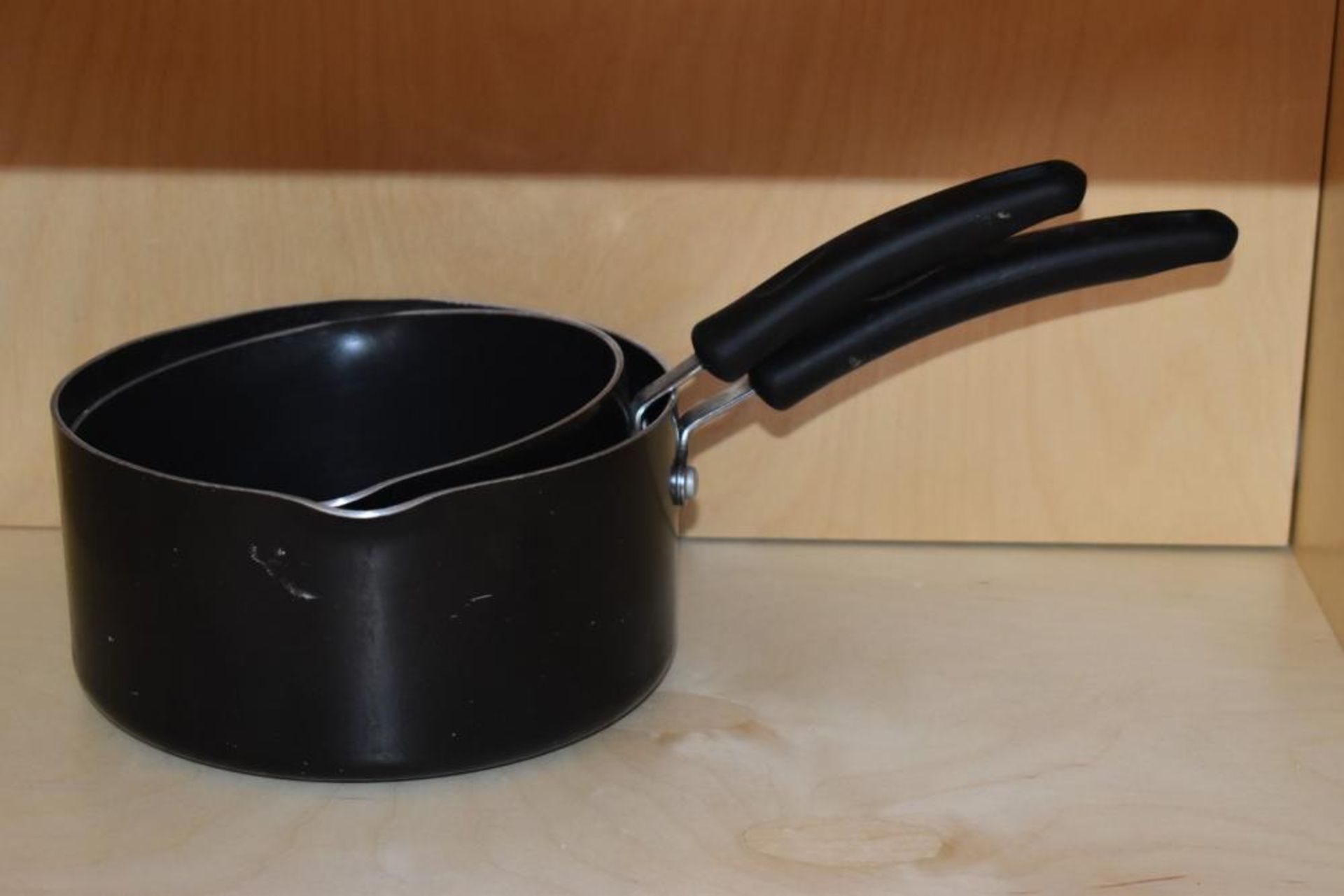 Large Collection of Kitchen Accessories Including Pans, Tubs, Bowls, Knife Set and Utensils etc - - Image 4 of 19