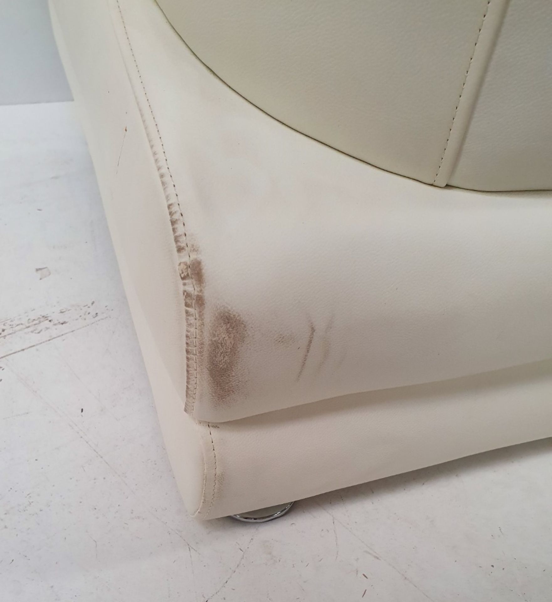 1 x Leather Lounge Chair in Cream - CL380 - Ref: H580 - Location Altrincham WA14 - NO VAT - Bild 4 aus 13