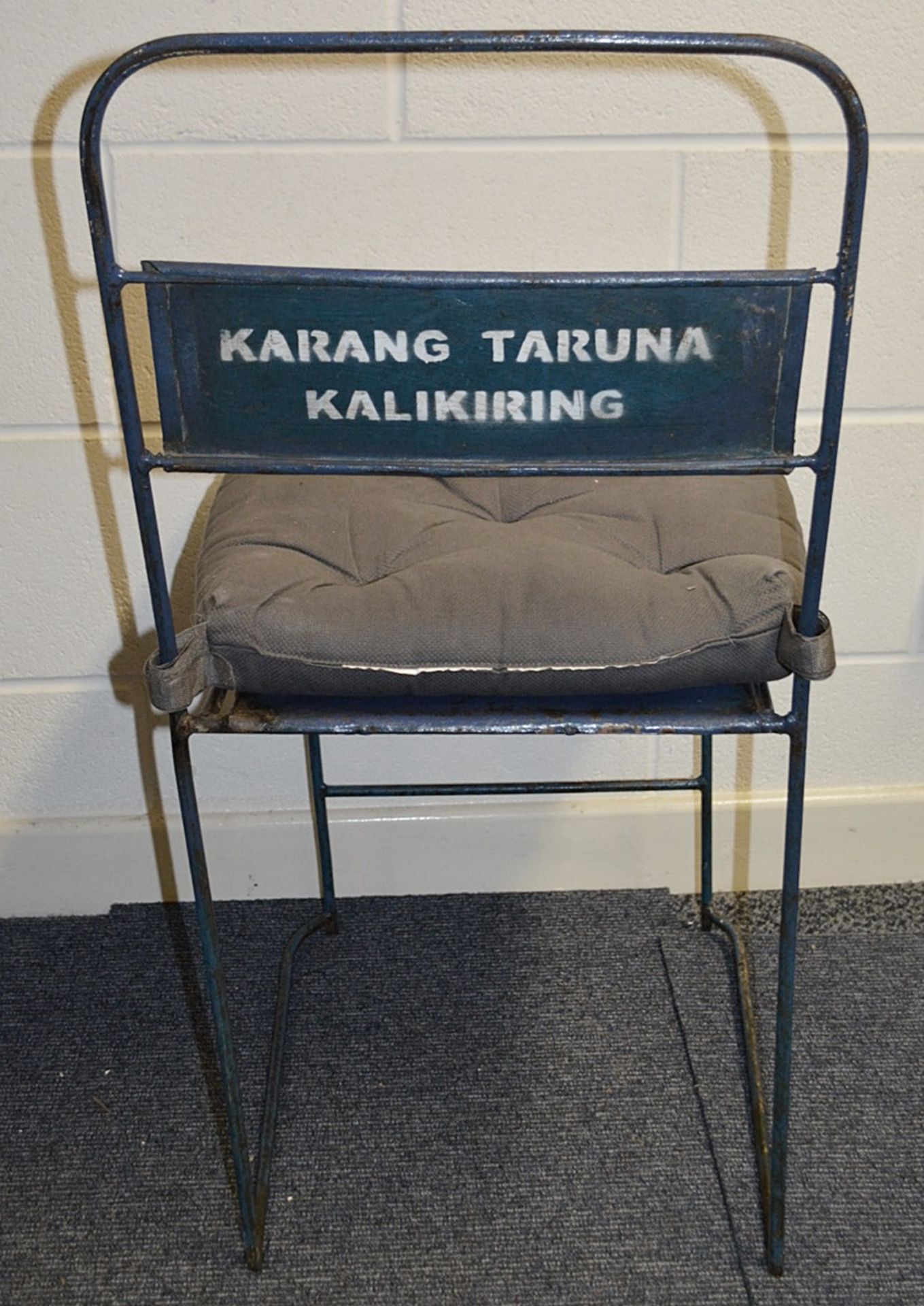 7 x Vintage Rustic Metal Chairs - Dimensions: W33 x D43 x H80cm - Also Includes 5 x Seat Cushions - Image 2 of 4