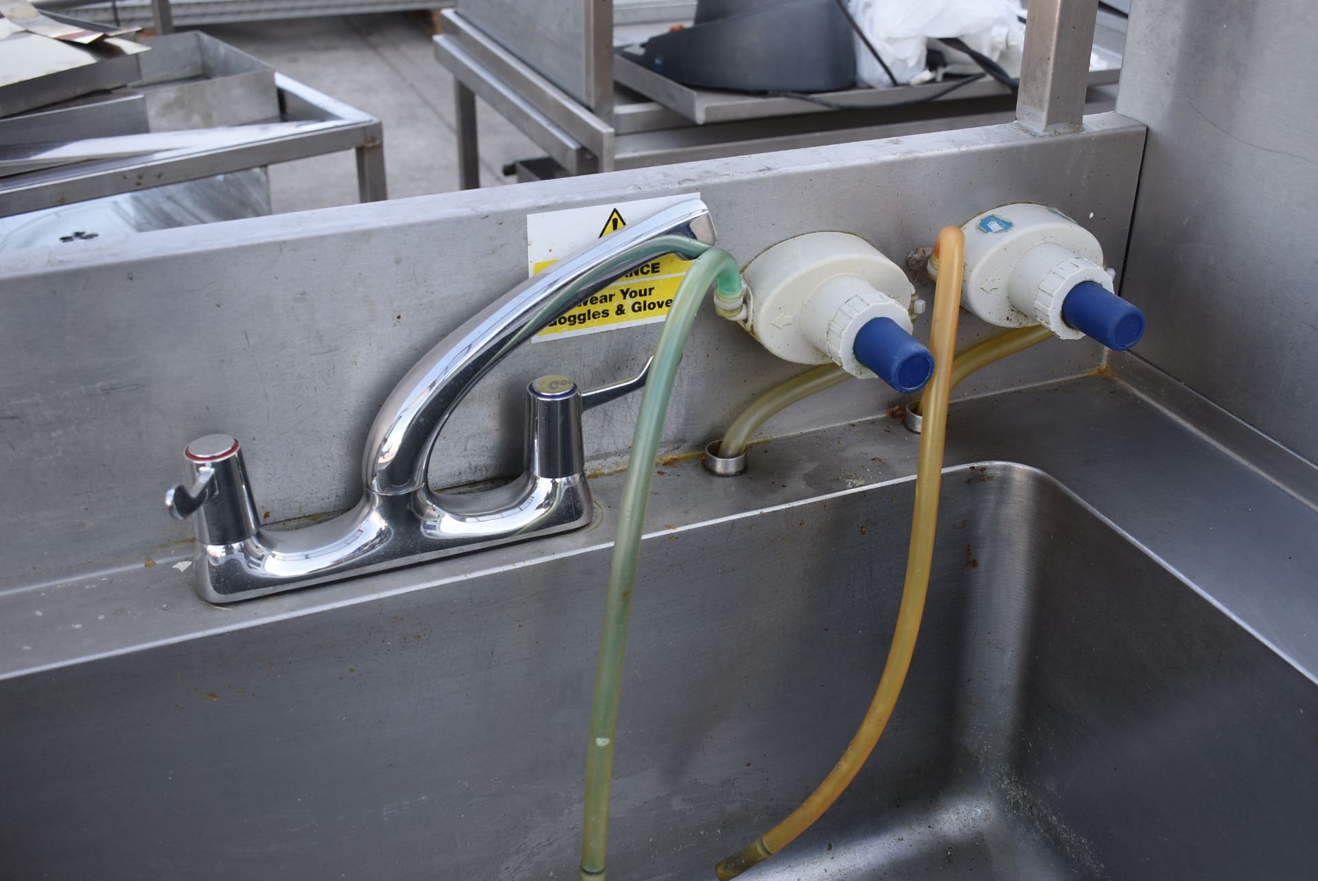 1 x Commercial Wash Unit With Large Rectangular Basin Over a Storage Cupboard, Mixer Taps, Splash - Image 4 of 11