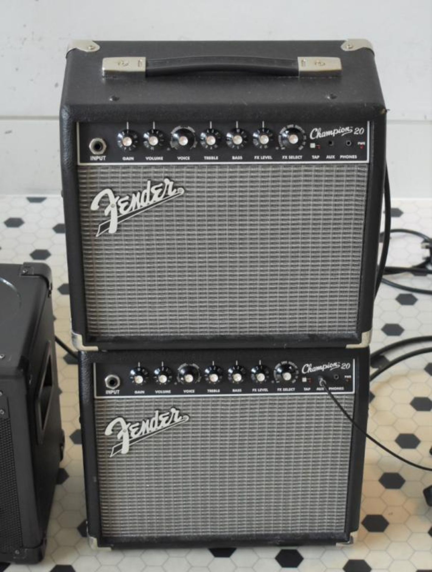 2 x Fender Champion 20 Guitar Amplifiers - Small Compact Practice Amps, Ideal For Beginners - RRP £2 - Image 2 of 3