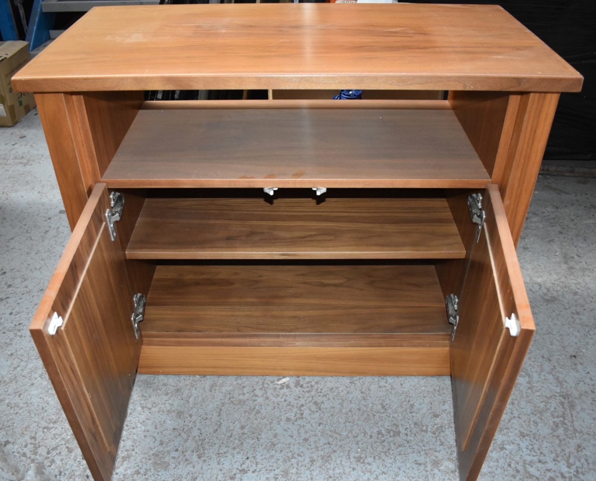 1 x Television Unit /  Storage Cabinet Finished in Walnut With Mirrored Doors - H77 x W92 x D46 - Image 2 of 2