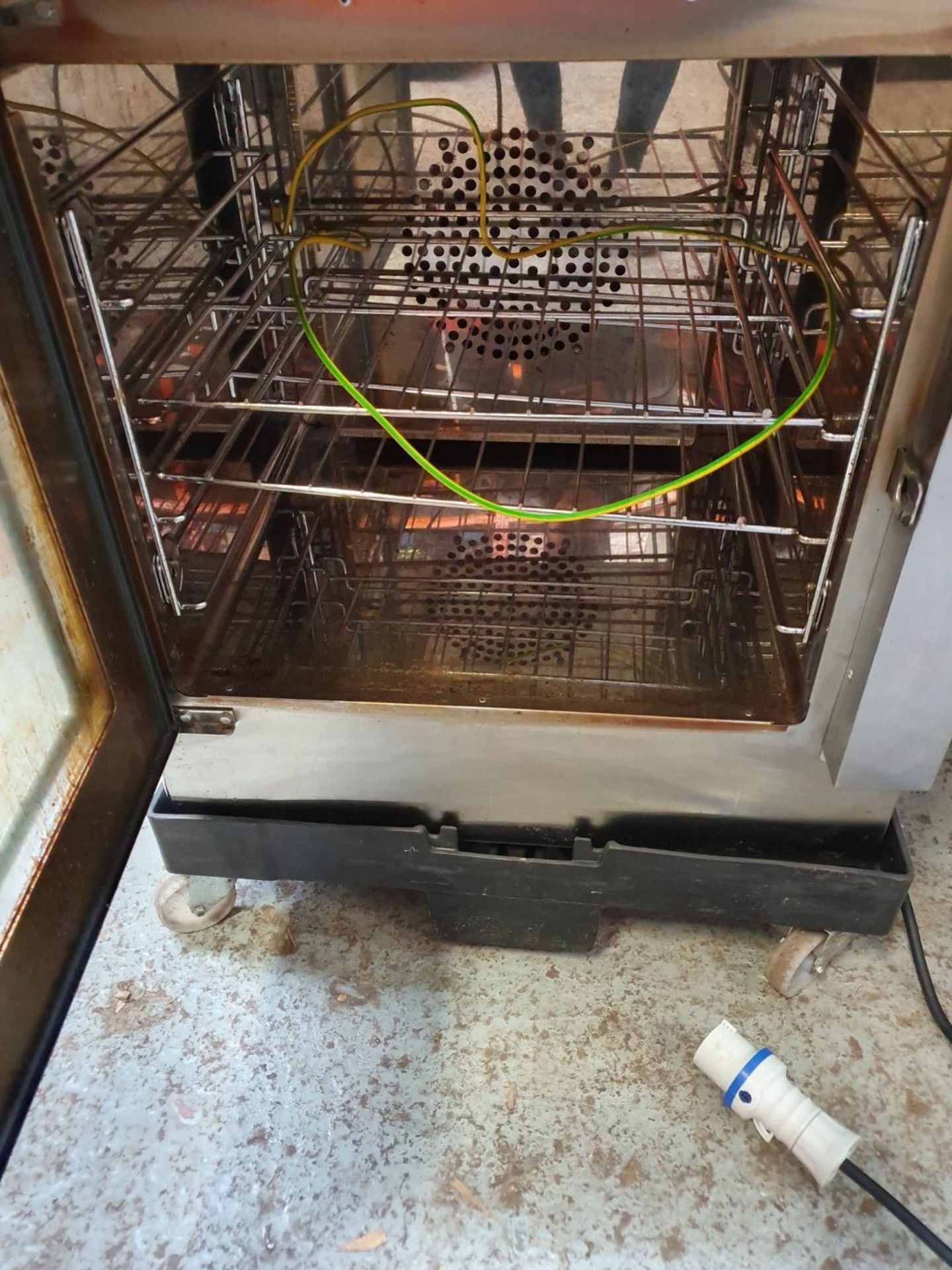 1 x Lincat Electric Fan Assisted Oven and Silverlink Worktop - Ref: BLT190 - CL449 - Location: WA14 - Image 9 of 15