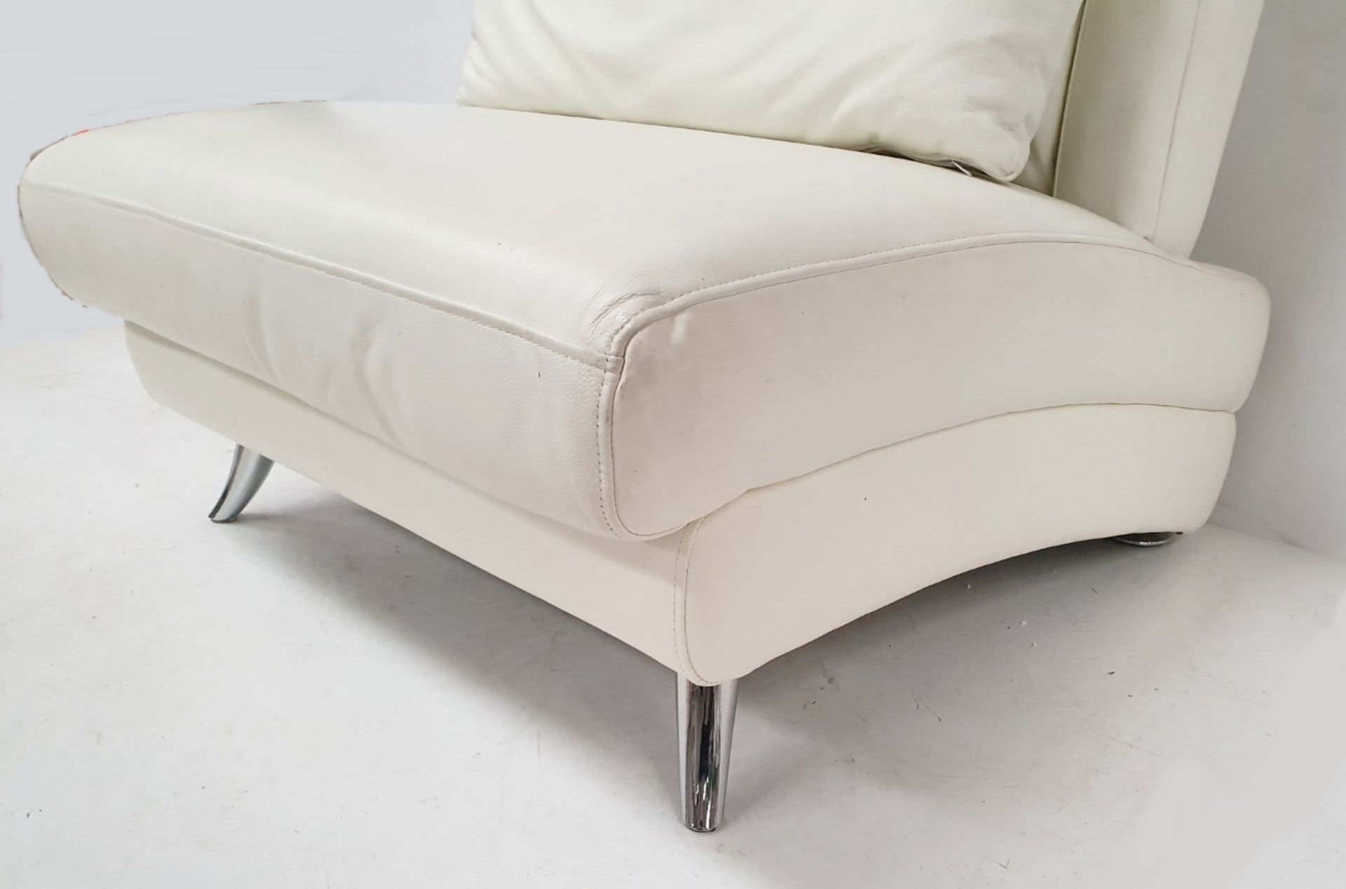 1 x Leather Lounge Chair in Cream - CL380 - Ref: H580 - Location Altrincham WA14 - NO VAT - Image 3 of 13