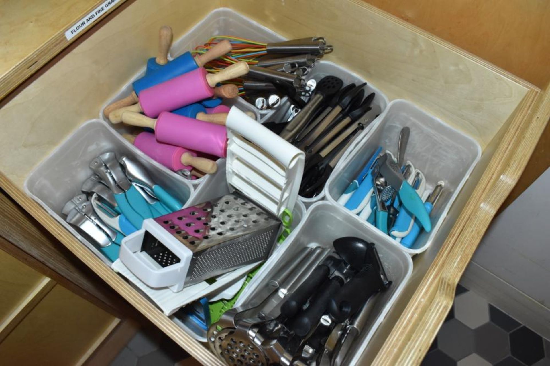 Large Selection of Kitchen Utensils and Baking Accessories - Contents of Four Large Drawers - Includ - Image 3 of 10