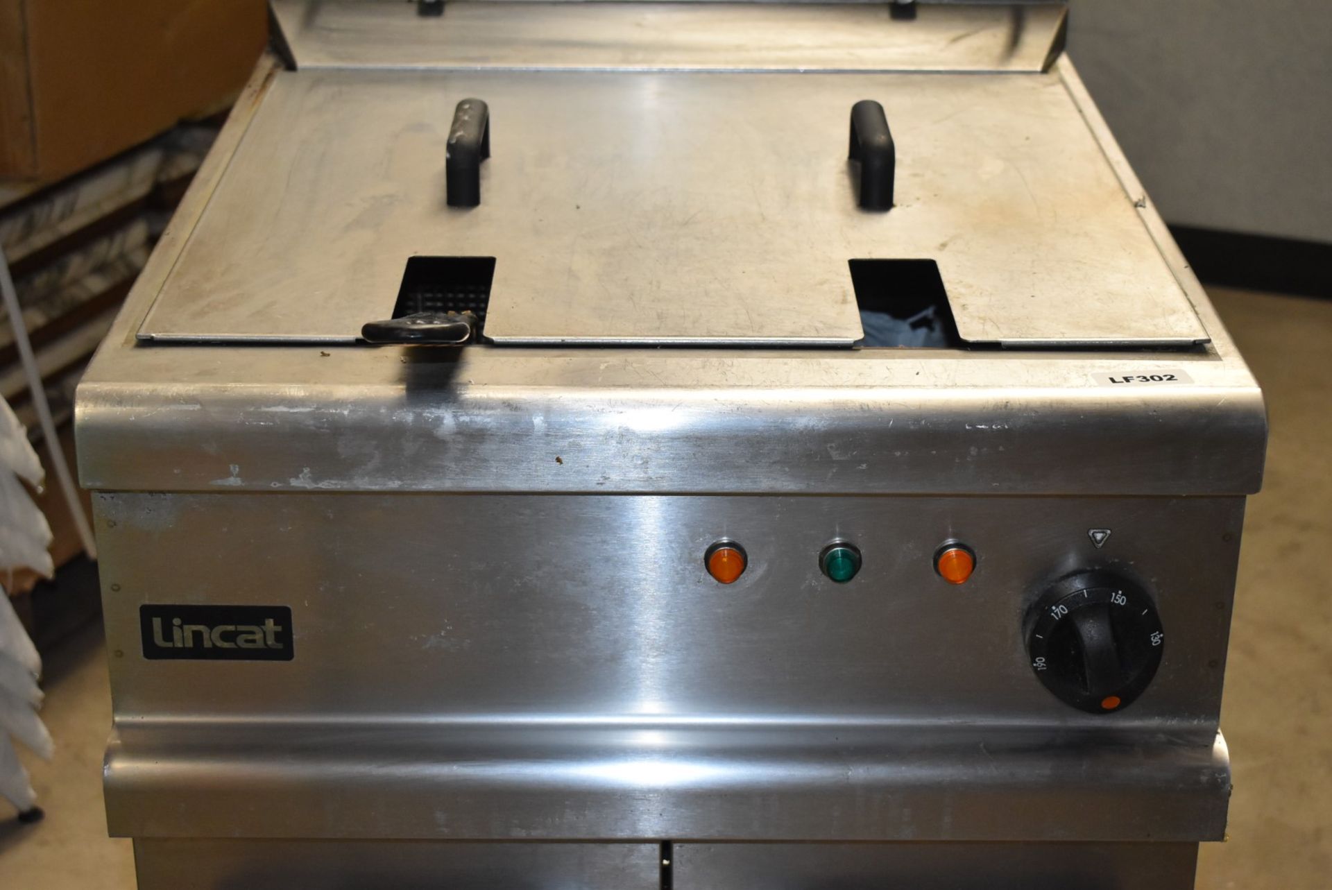 1 x Lincat Opus 700 Single Tank Commercial Fryer With Stainless Steel Finish, Lower Warming Cupboard - Image 2 of 11