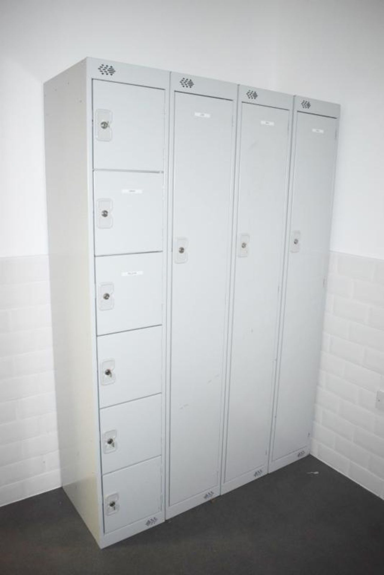 1 x Set of Staff Lockers - CL489 - Location: Putney, London, SW15