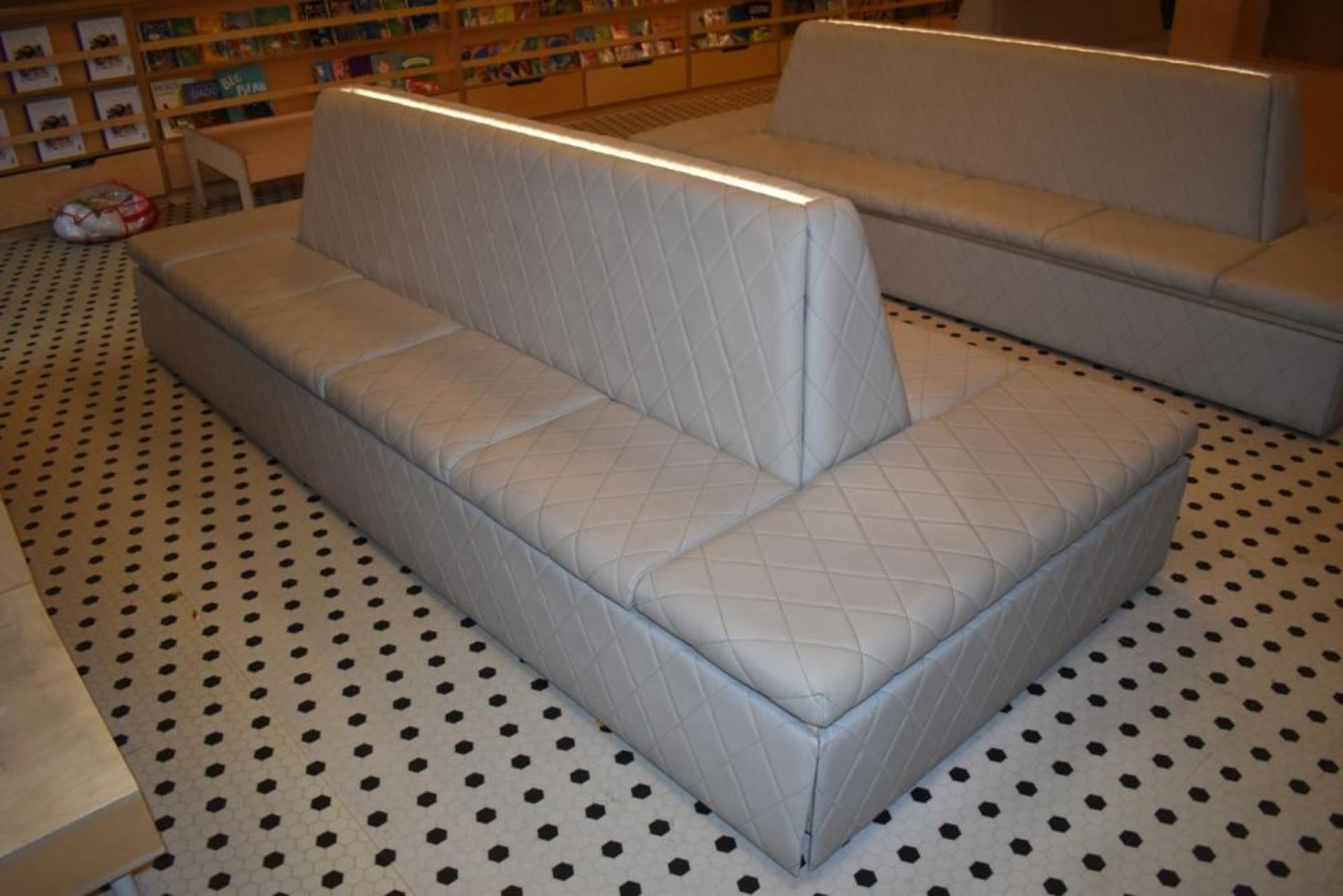1 x Central Seating Banquette in a Contemporary Diamond Faux Grey Leather - Quality Build With Under - Image 3 of 9