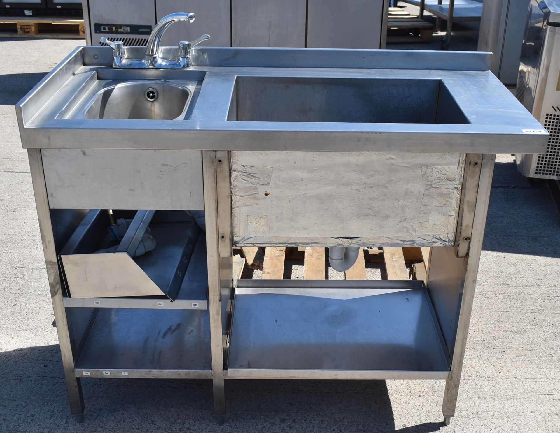 1 x Stainless Steel Wash Basin Unit For Commercial Kitchens - H87 x W117 x D53 cms - CL282 - Ref - Image 5 of 8