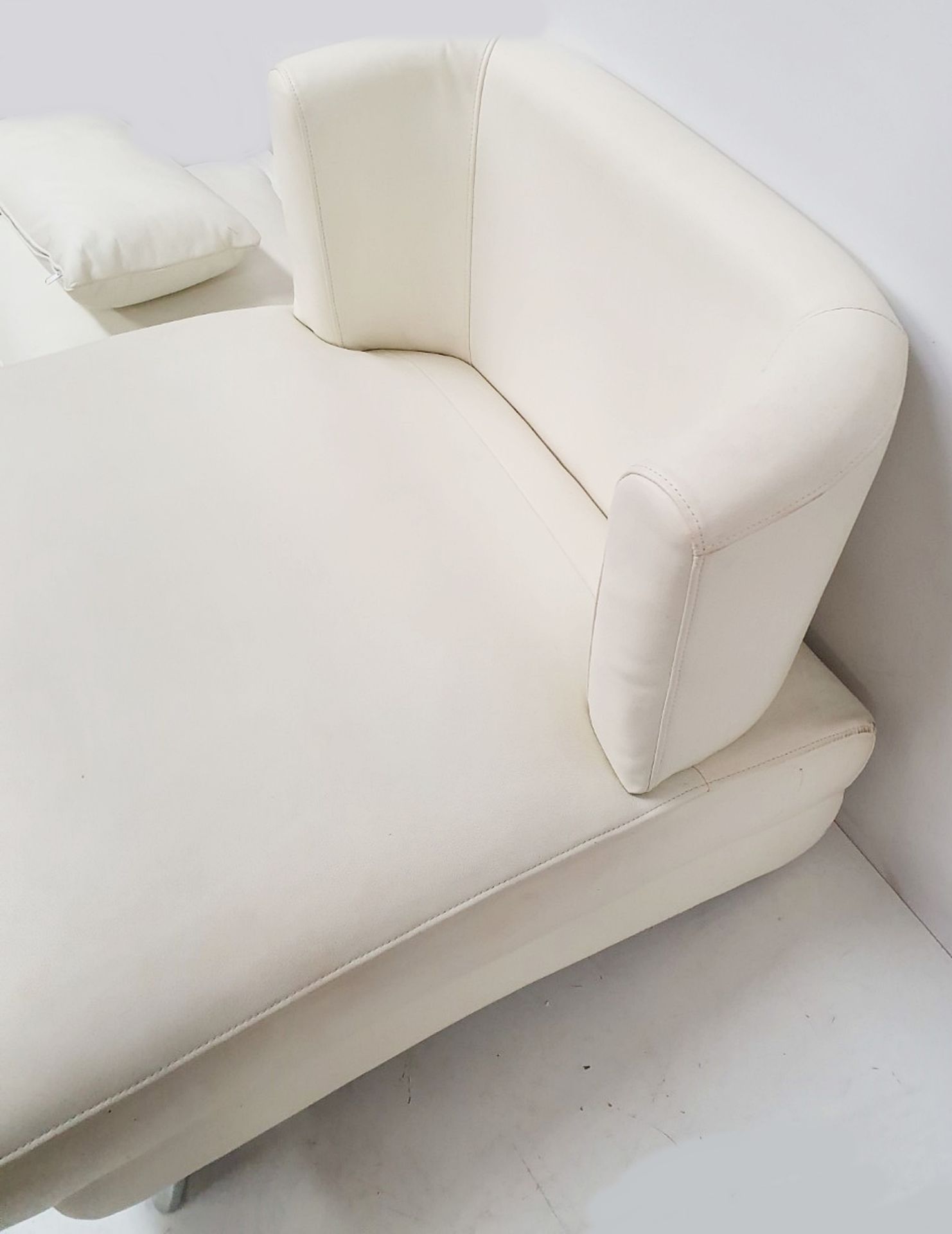 1 x Leather Lounge Chair in Cream - CL380 - Ref: H580 - Location Altrincham WA14 - NO VAT - Image 13 of 13