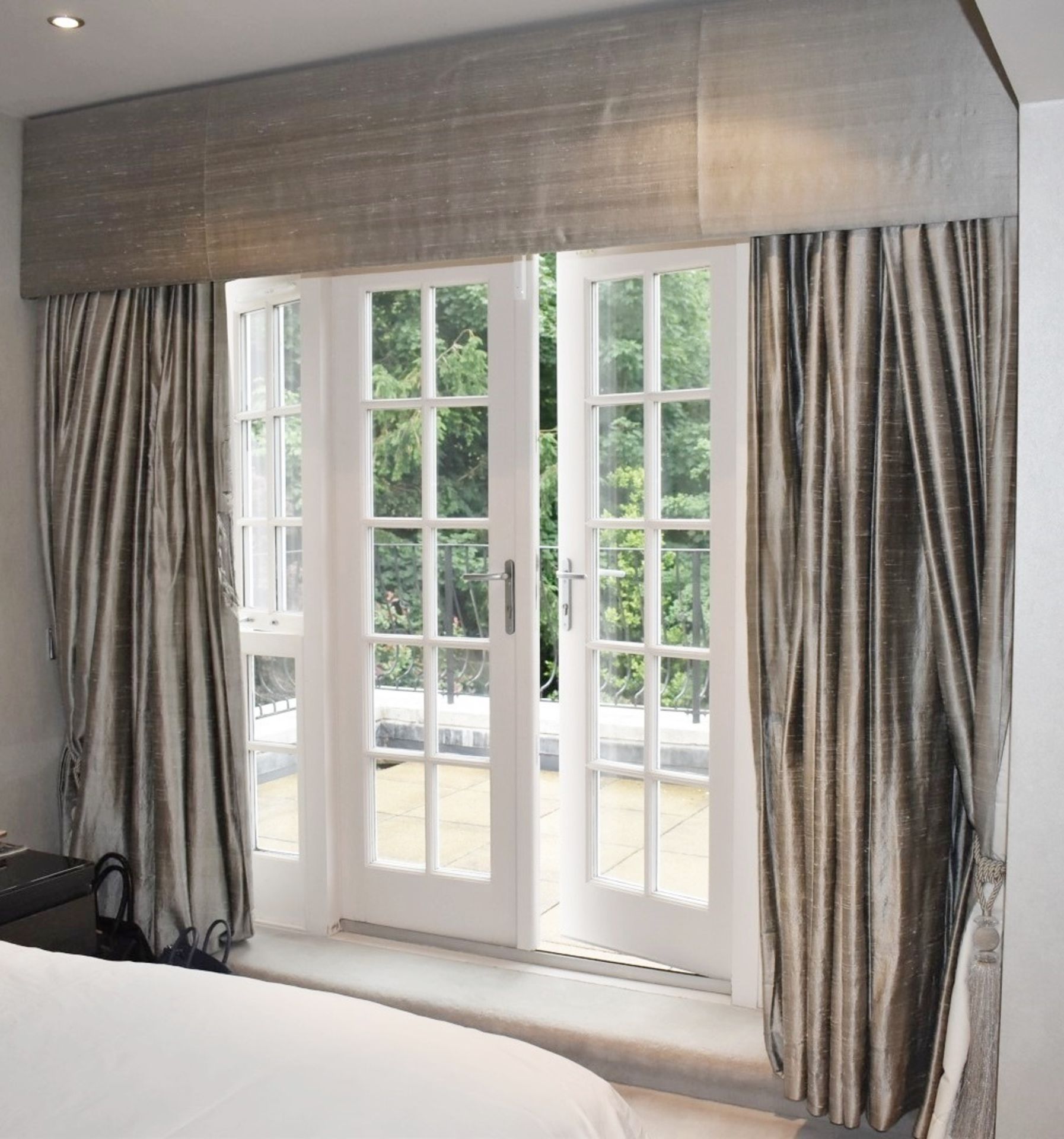 2 x Large Pairs Of Lined Curtains With 1 x Box Pelmet In Silver - Dimensions: H236 x W275cm *NO VAT*