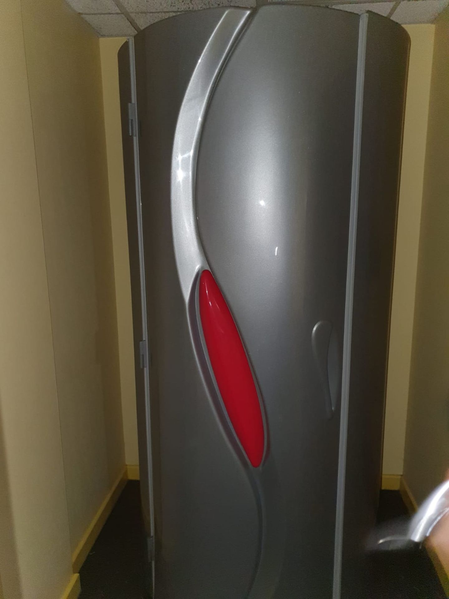 1 x Vertical Tanning Unit Sunbed With Token Meter - Modern Silver Finish - Approx Dimensions 270 x - Image 11 of 13