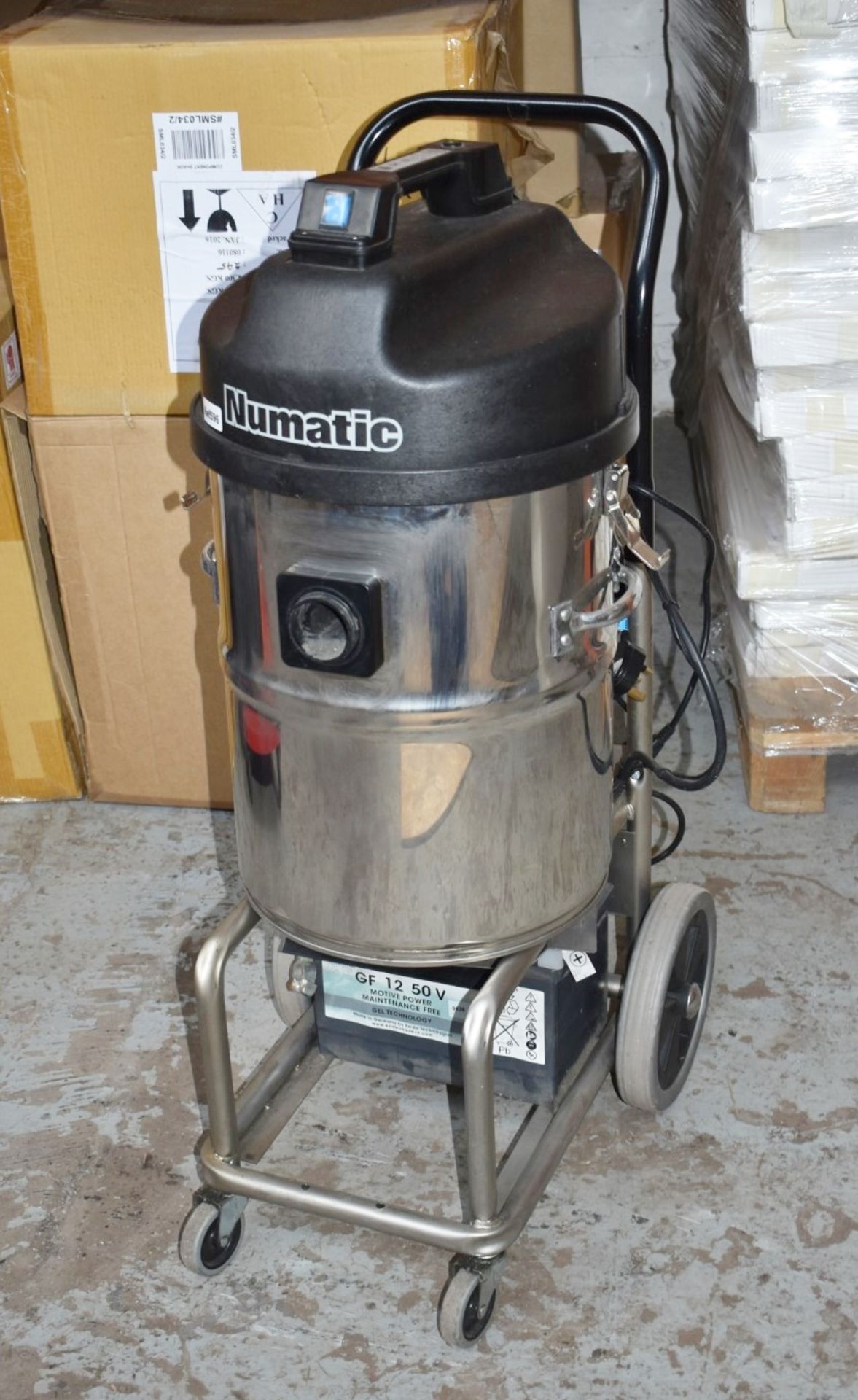 1 x Numatic WVDB750 Battery Powered Wet & Dry Vacuum Cleaner With Stainless Steel Body - Image 5 of 7