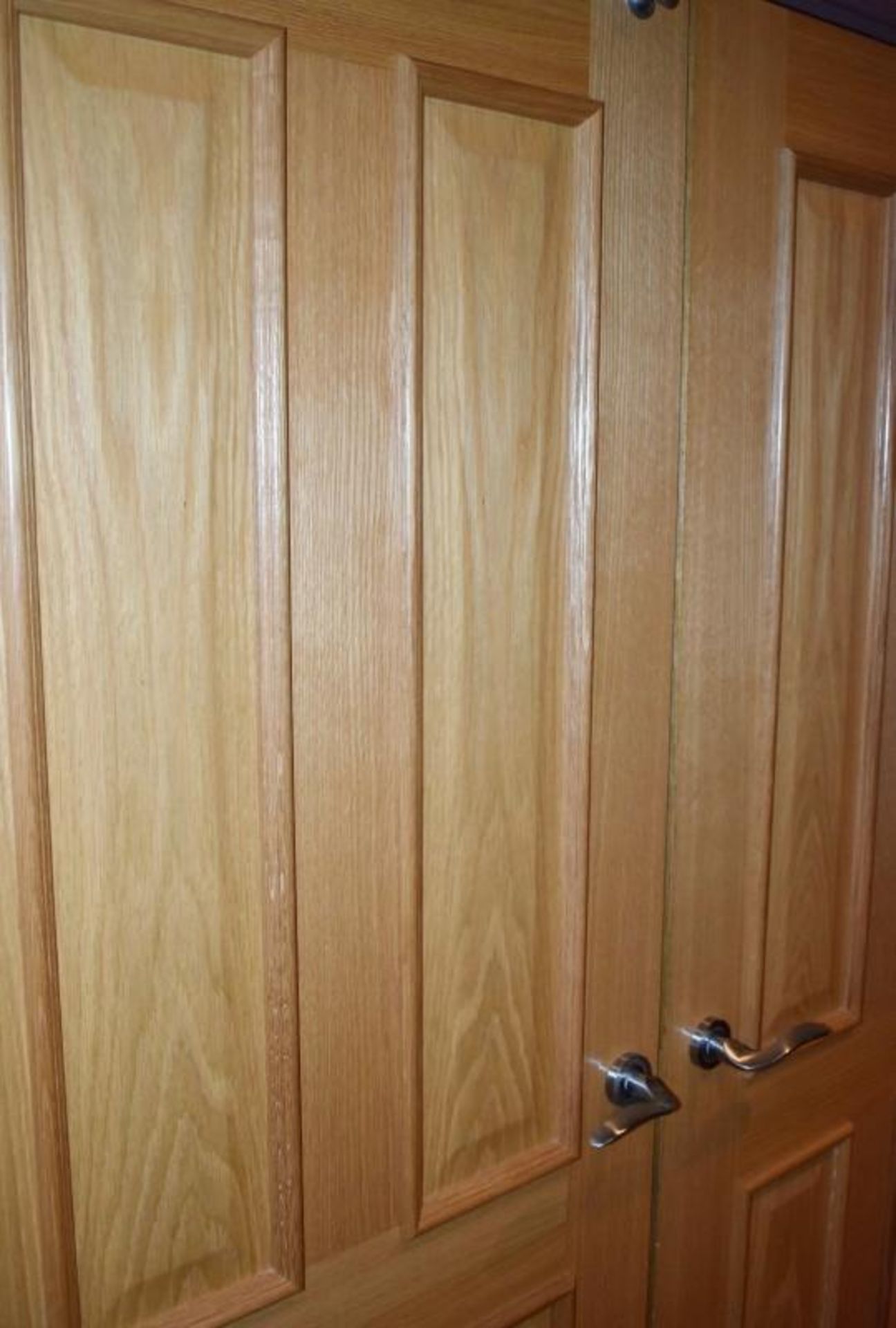 A Pair Of High Quality Internal Wooden Doors - Dimensions Of Each: H200 x W75 x 7cm - Ref: ABR016 / - Image 4 of 5