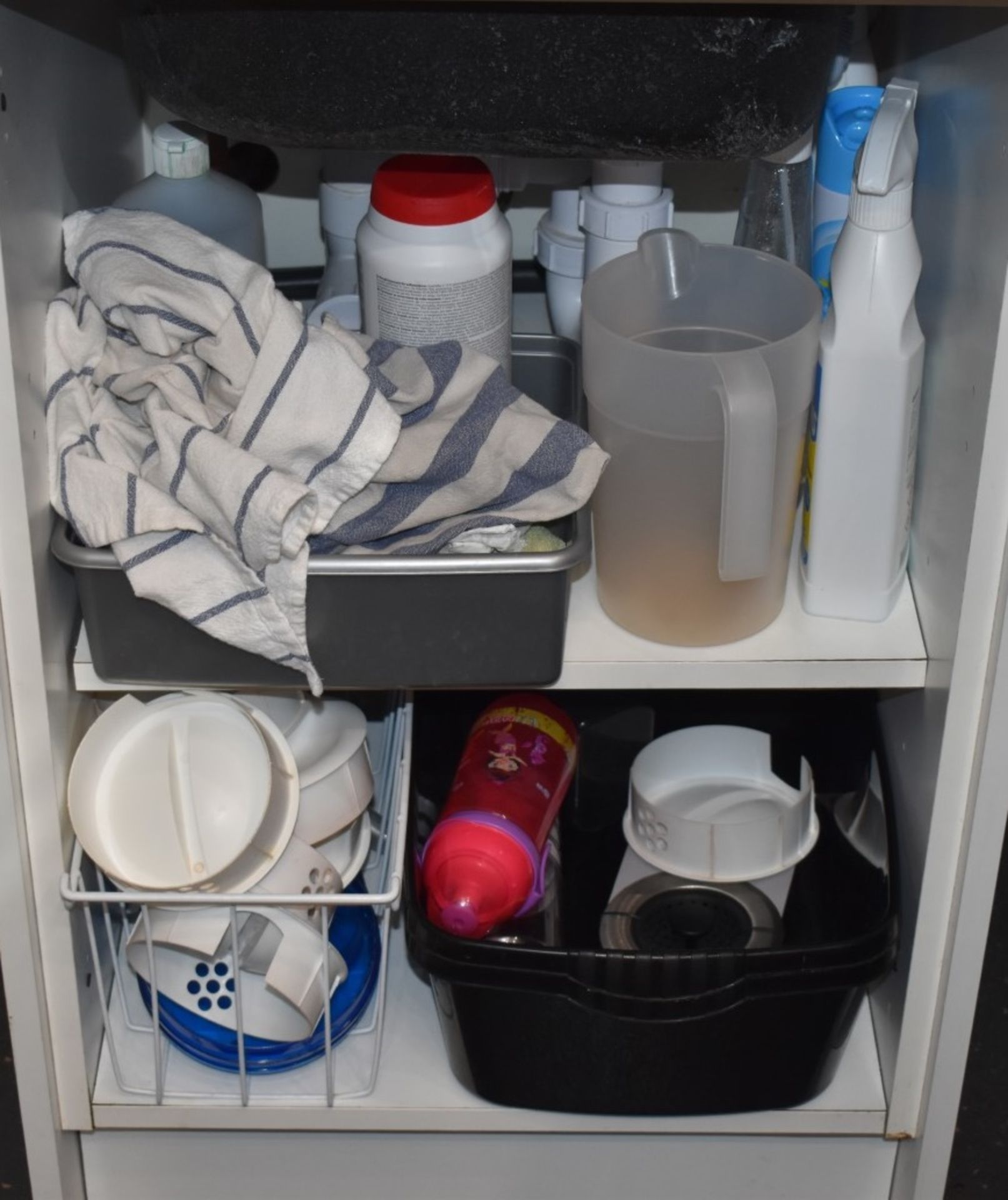 Large Assorted Collection of Restaurant Equipment Including Napkin Baskets, Glasses, Food Trays - Image 18 of 32