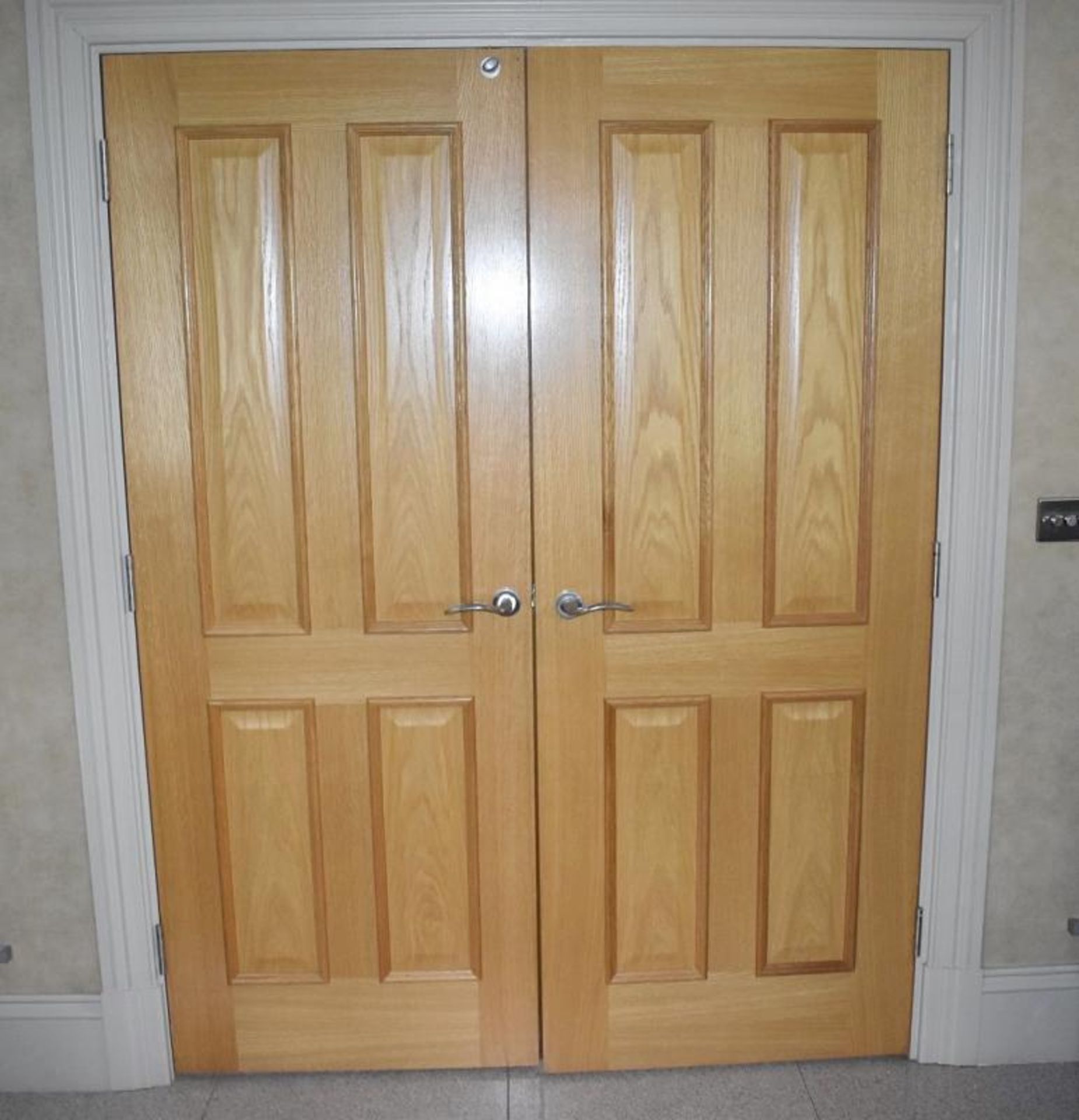 A Pair Of High Quality Internal Wooden Doors - Dimensions Of Each (approx): H200 x W75 x 7cm - Ref: