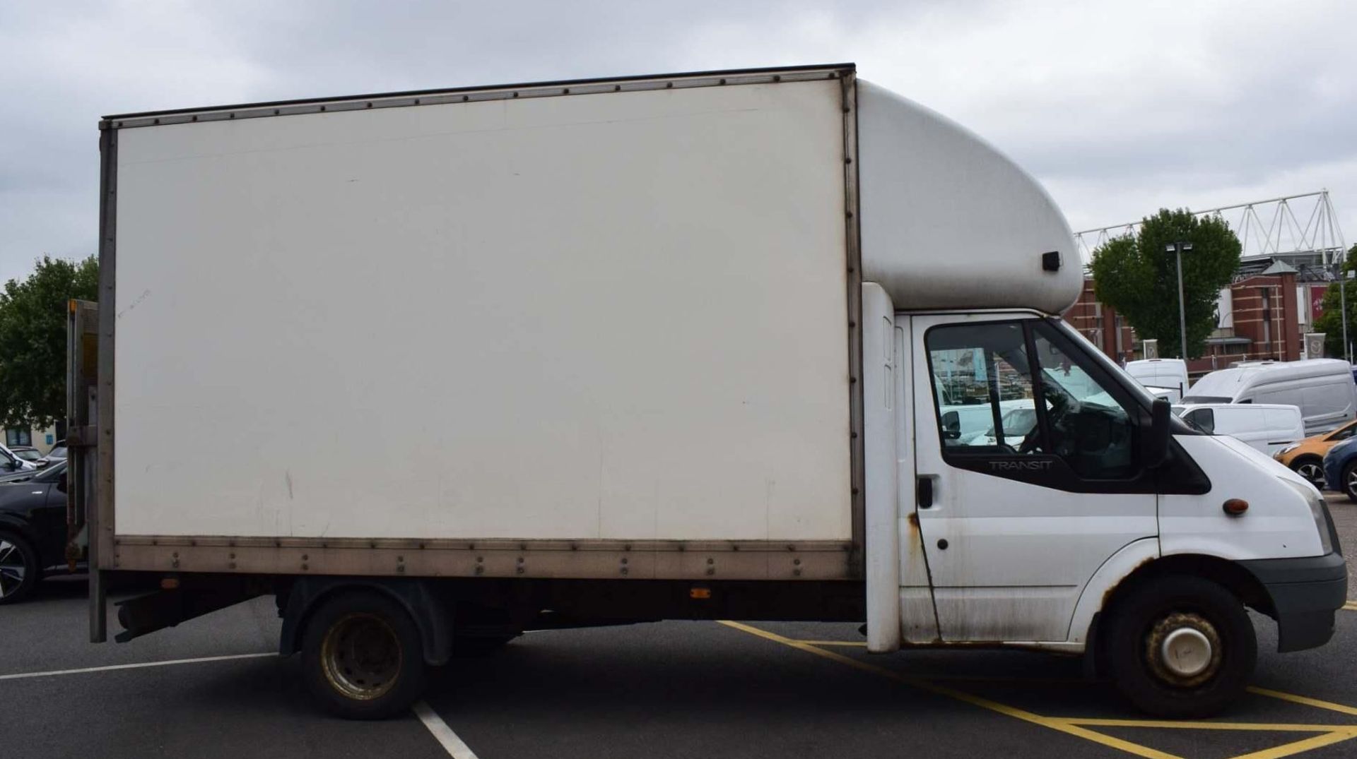 2008 Ford Transit 2.4 TDCi 350 Luton Body c/w Tail Lift - CL505 - Location: Corby, - Image 6 of 19