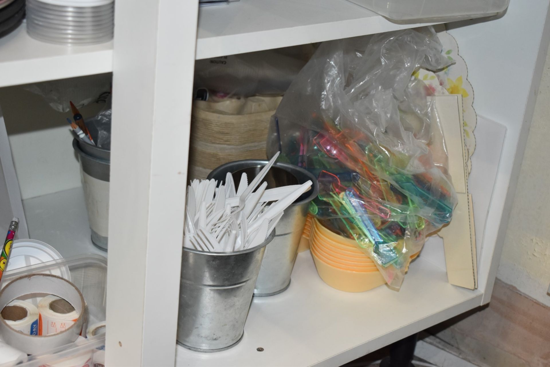 Large Assorted Collection of Restaurant Equipment Including Napkin Baskets, Glasses, Food Trays - Image 21 of 32