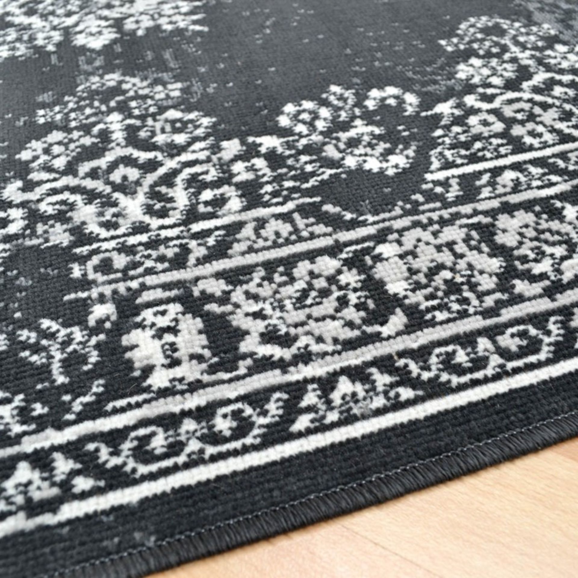 1 x Vintage Style Persian Inspired 'Revive' Rug In Dark Grey - Ref: LF312 - Dimensions: 120 x 170cm - Image 4 of 5