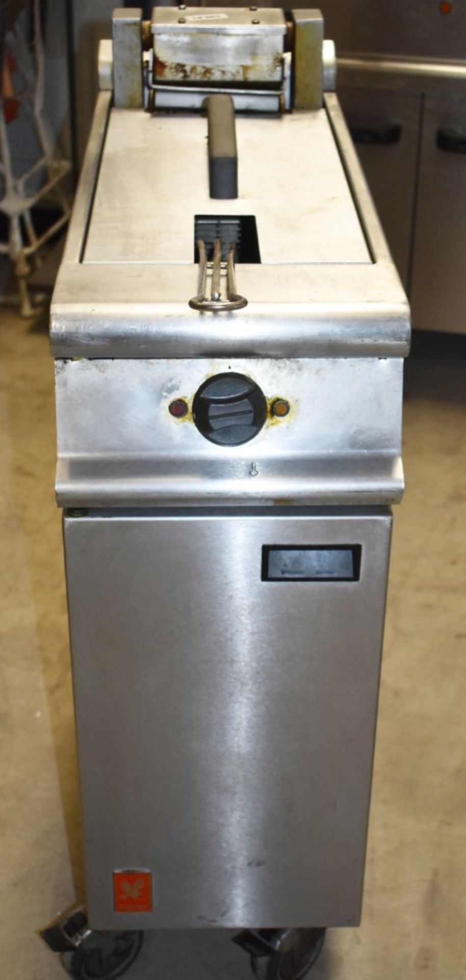 1 x Falcon Single Tank Electric 3 Phase Fryer With Frying Basket - H90 x W30 x D77 cms - CL232 - Ref