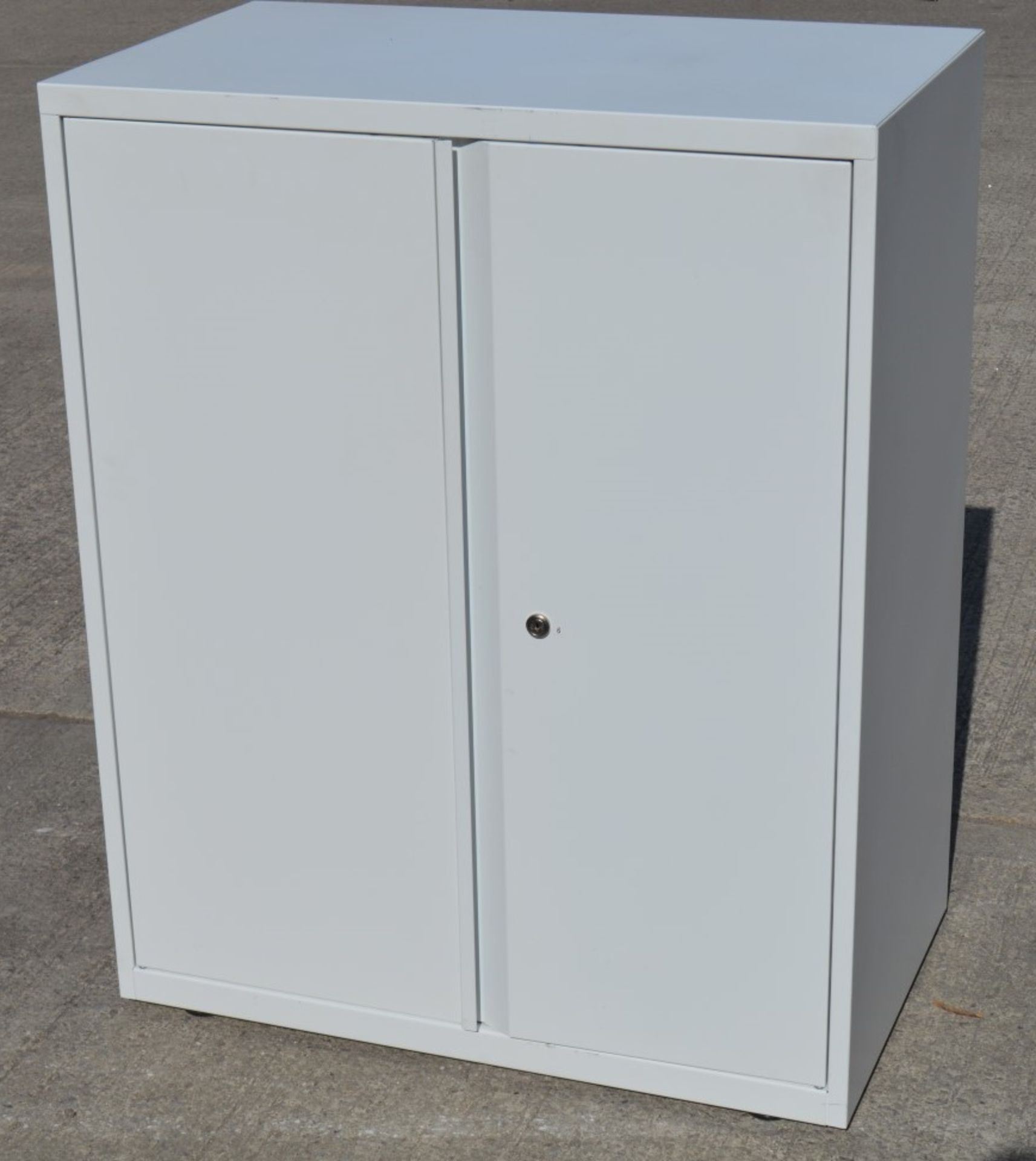 Pair Of 2-Door Metal Office Cabinets In A Light Grey With Keys - Dimensions: W80 x 47 x H100cm - Image 3 of 4