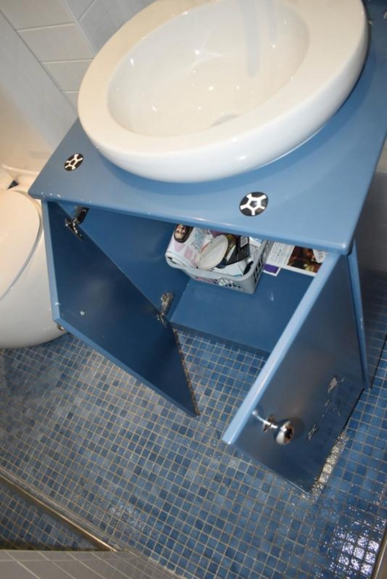 1 x Bathroom Suite - Includes: Wall Hung Toilet, Shower With Door - Sink Basin + 2-Door Vanity Unit - Bild 4 aus 7