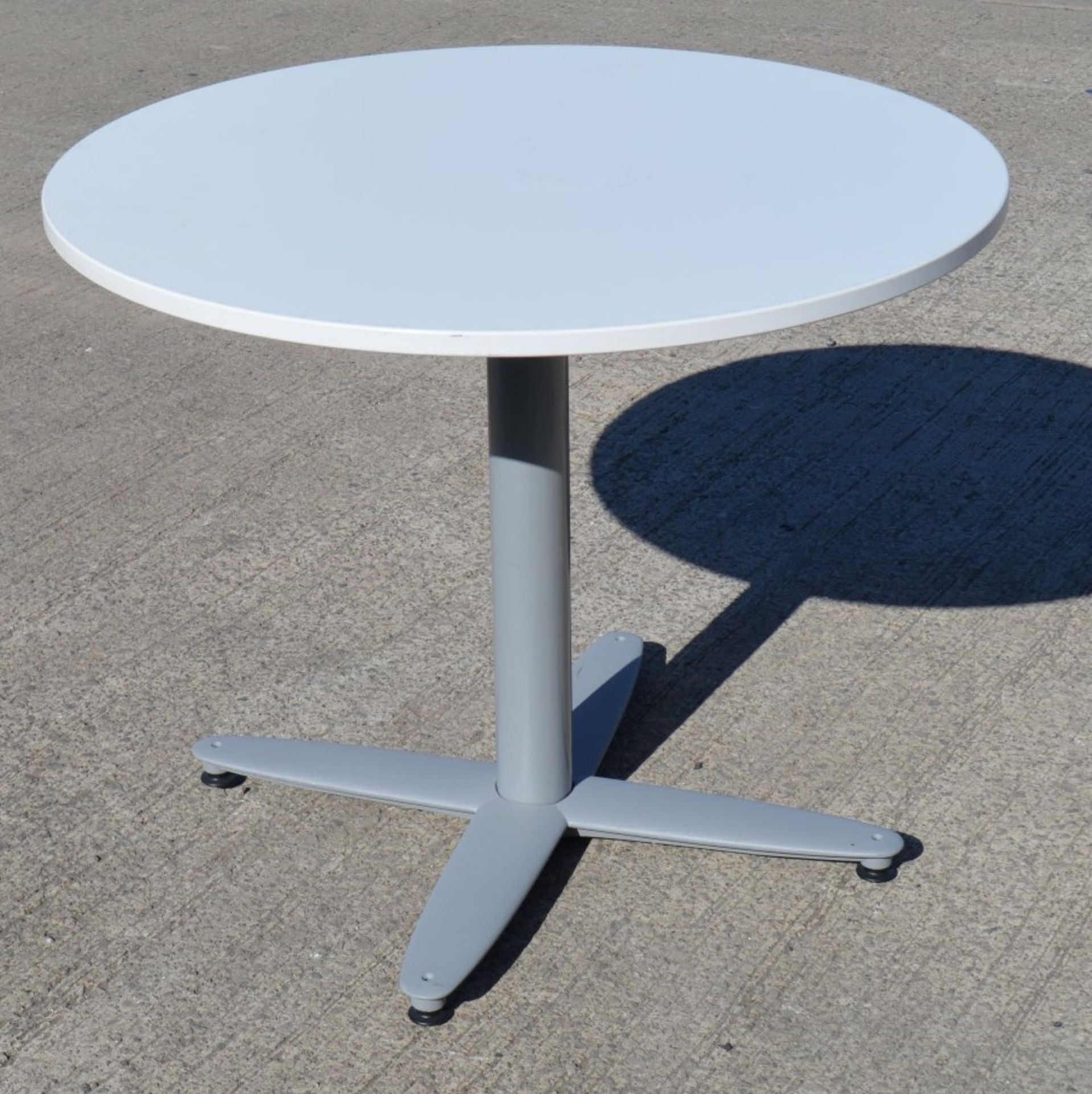 1 x Kinnarps Branded Round Coffee Meeting Table (No Chairs) - Dimensions: Height 73, Diameter 90cm - Image 3 of 4