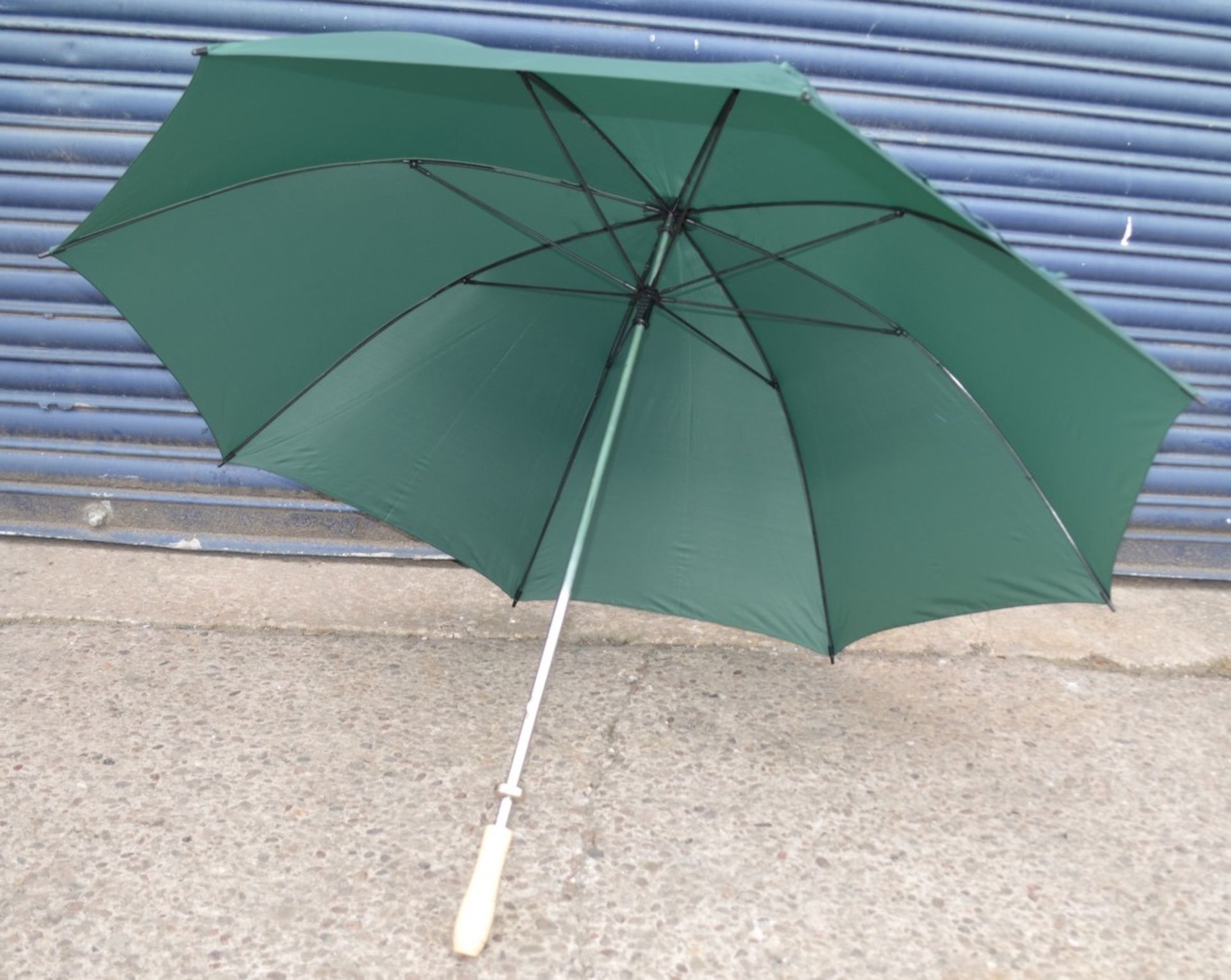 24 x Proline Golf Umbrellas - Colour: Plain Black - Brand New Sealed Stock - Dimensions: Length - Image 4 of 5
