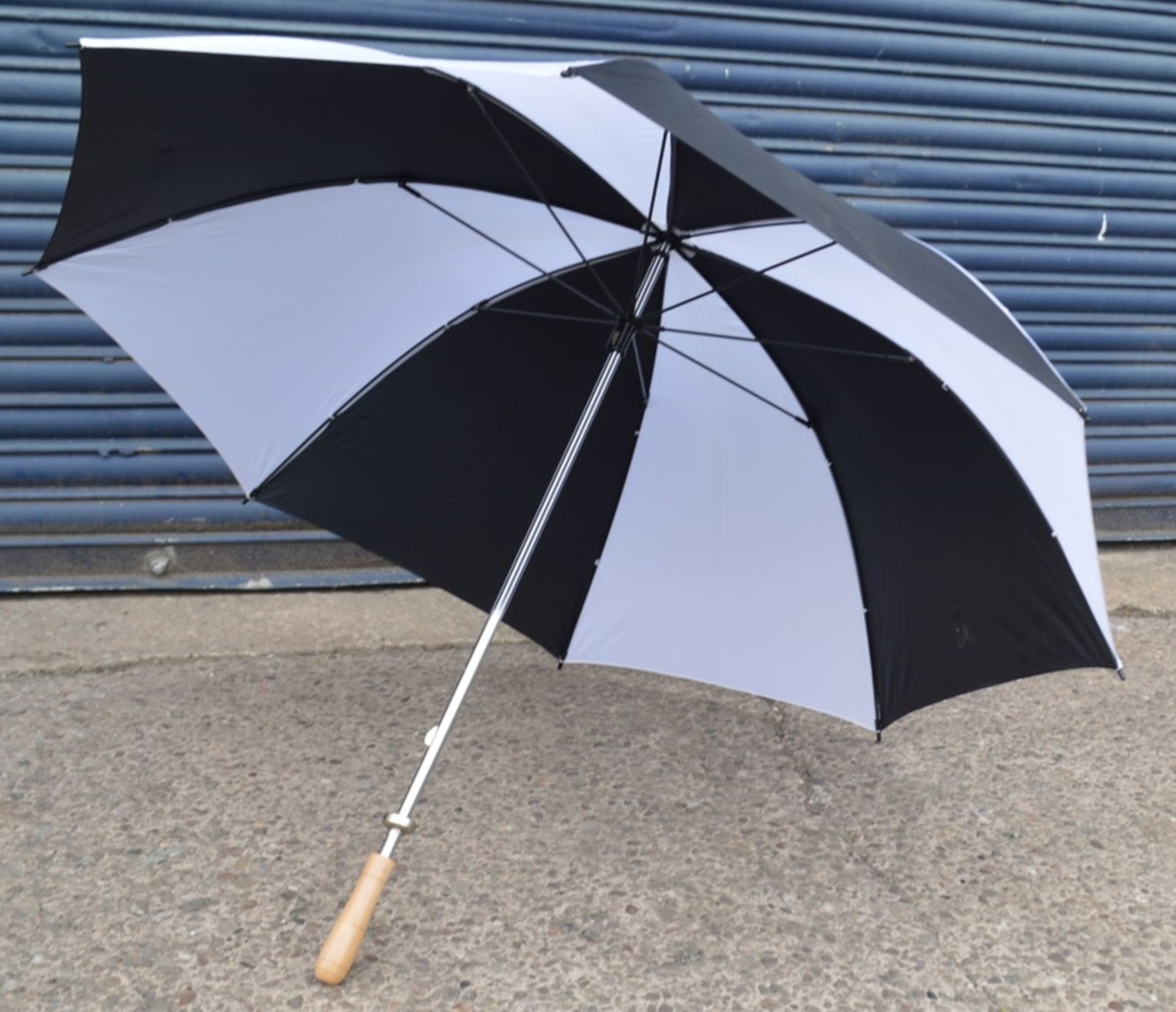 24 x Proline Golf Umbrellas - Colour: Black And White - Brand New Sealed Stock - Dimensions: - Image 3 of 5