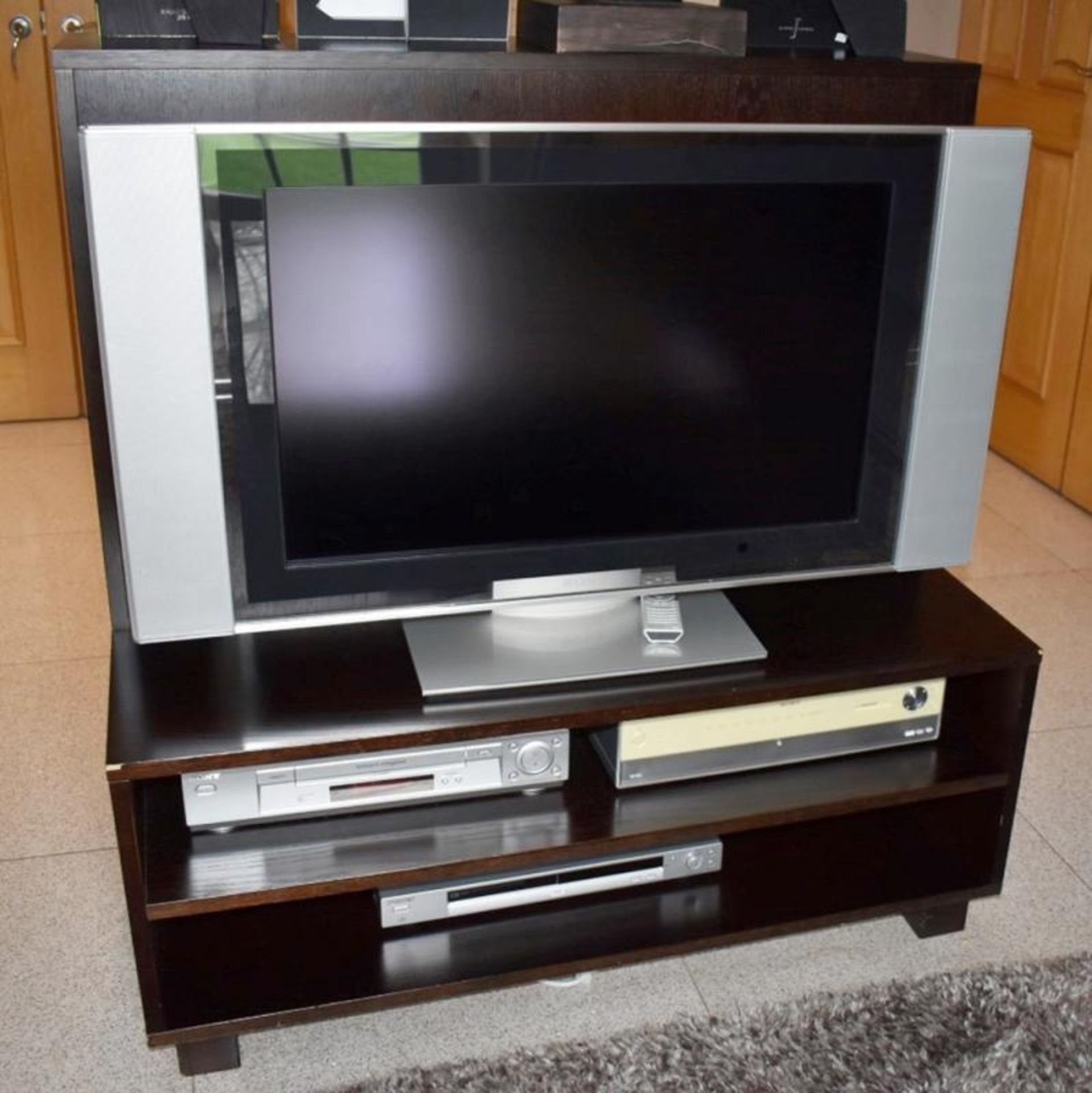 1 x TV Unit With 2-Door Cabinet Storage To The Rear - Dimensions: W105 x D64 x H108cm - Ref: ABR044 - Image 5 of 7